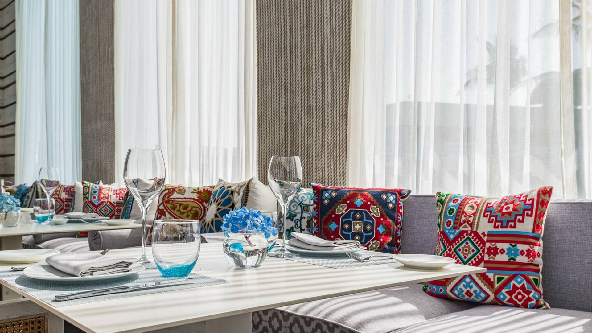 Image of dining table at the new SAL restaurant at Jumeirah at Saadiyat Island Resort