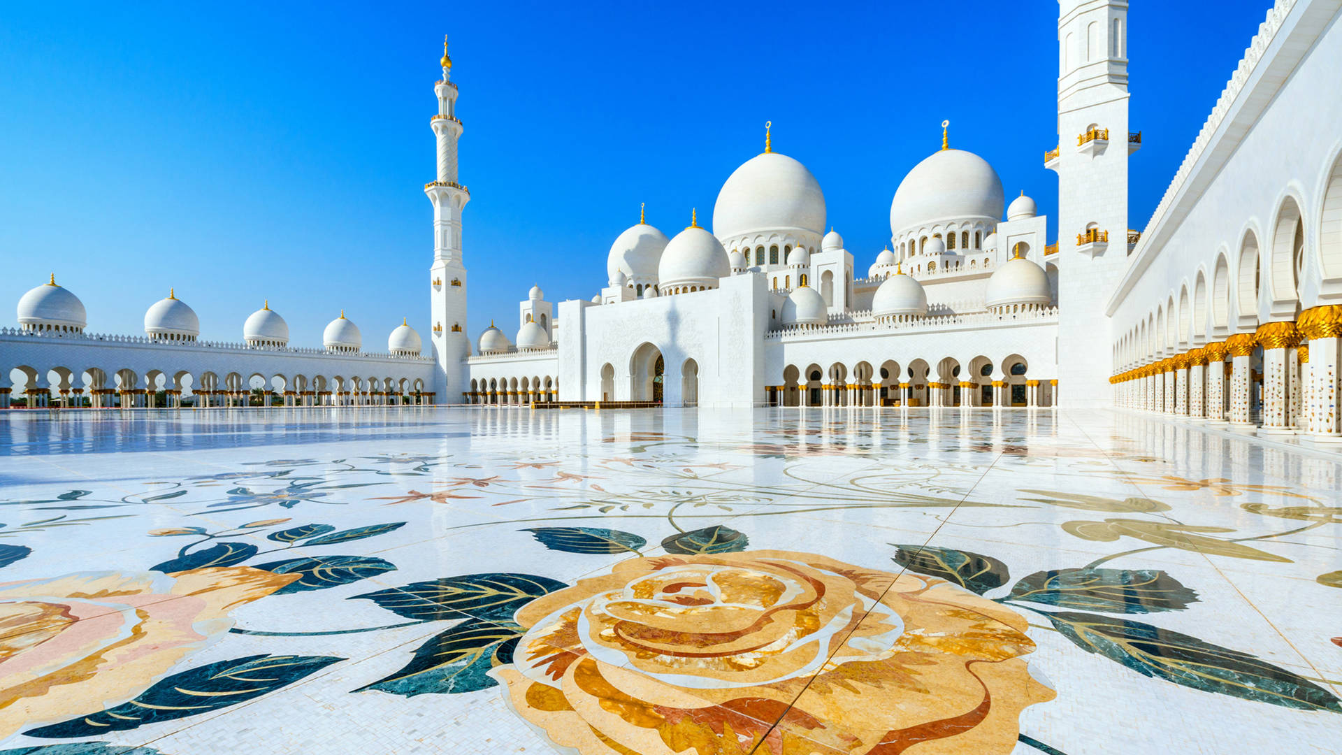 View of the Grand Mosque in Abu Dhabi