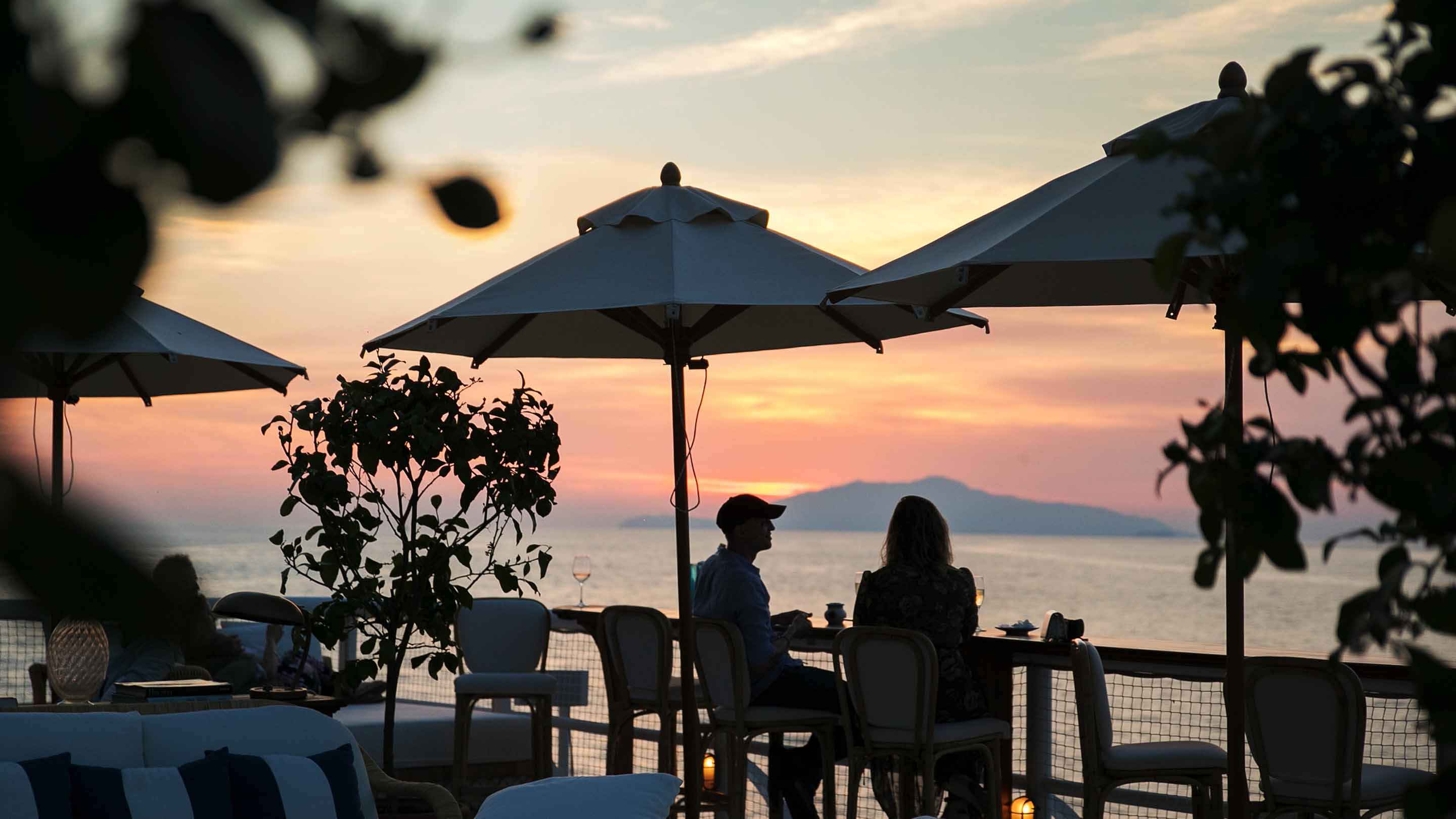 Dining at Il Riccio restaurant in the sunset