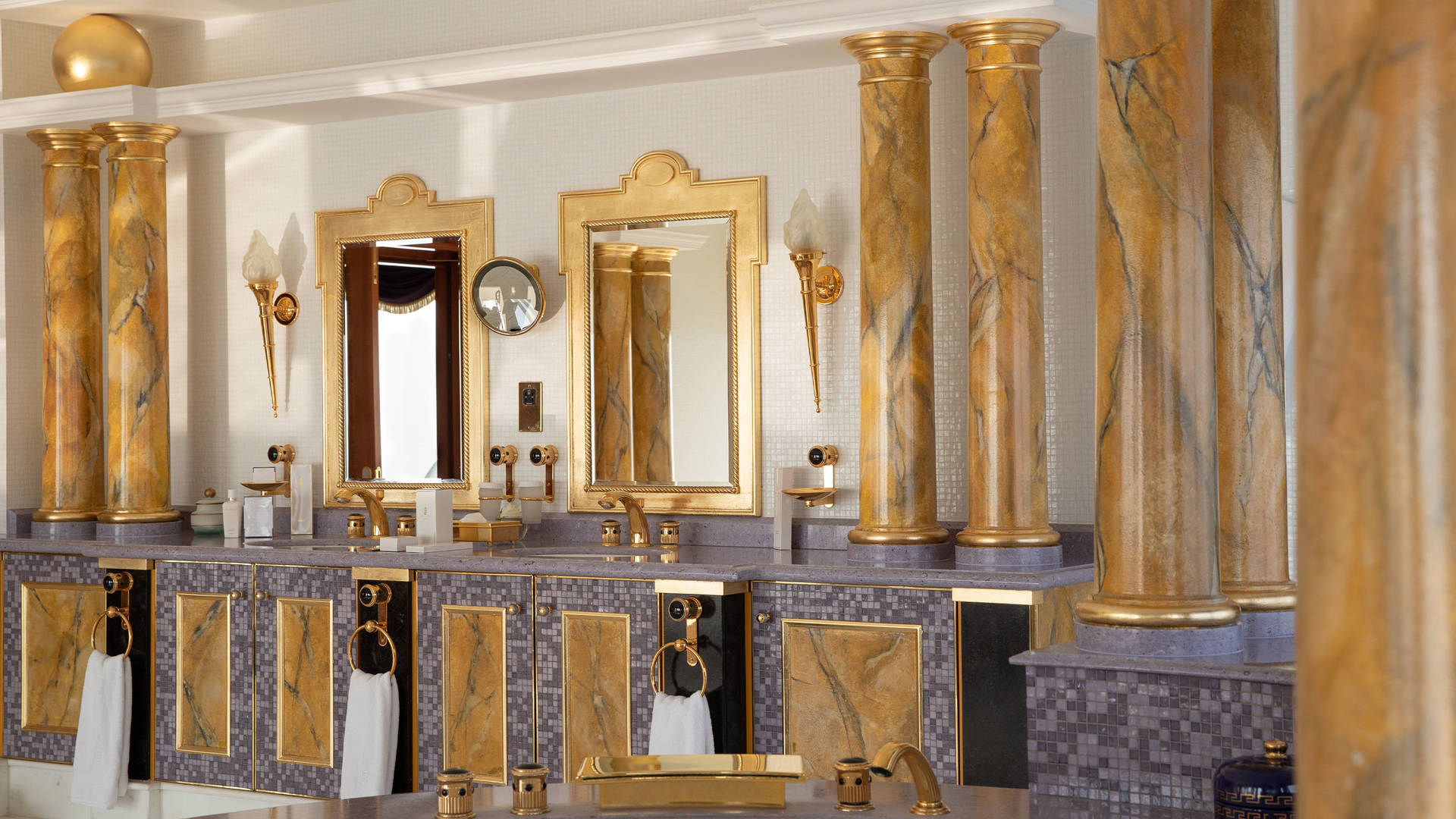 Главная ванная комната в люксе Presidential Suite в отеле Burj Al Arab