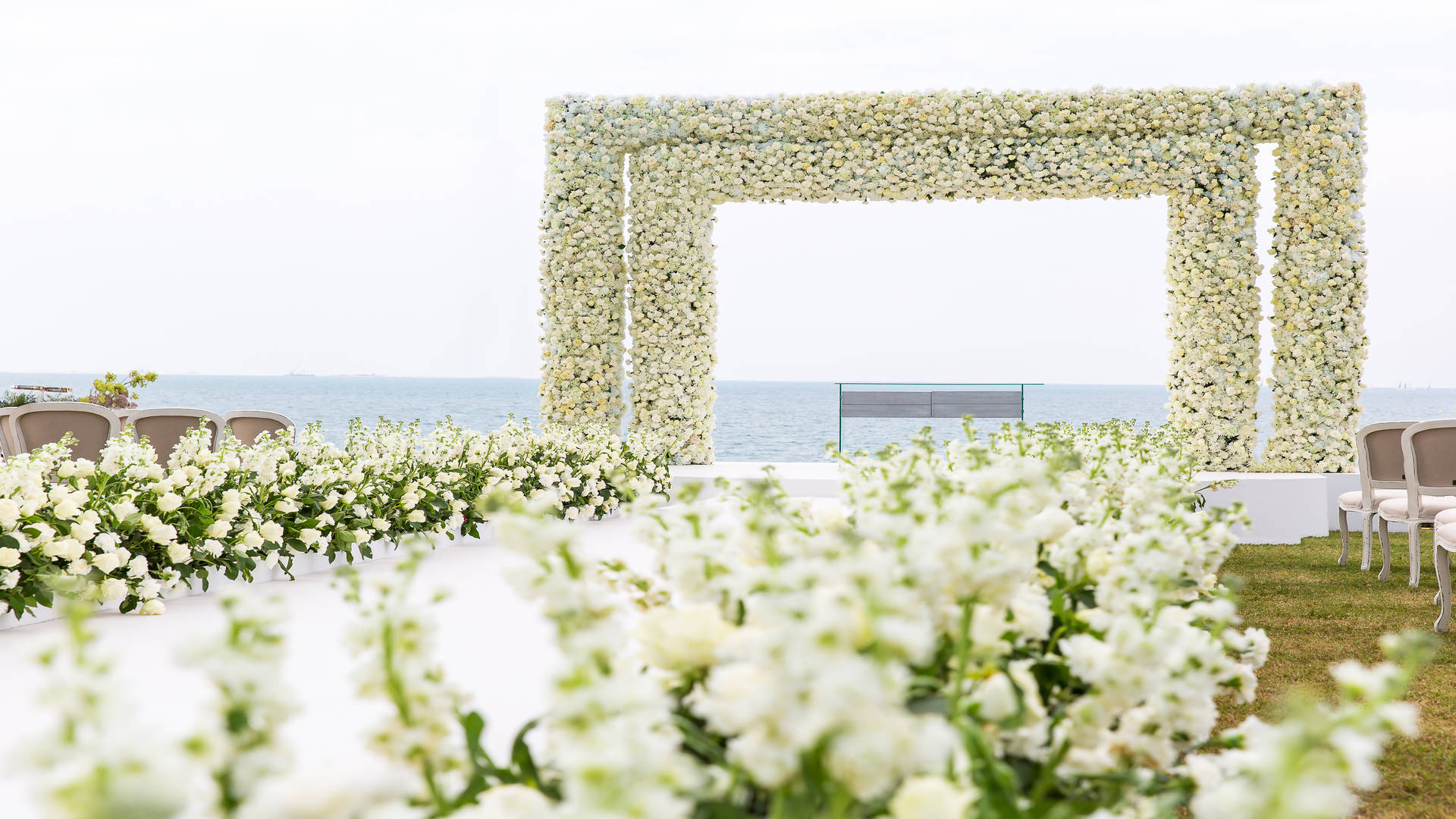 Flowers at wedding at Jumeirah Palm Garden 