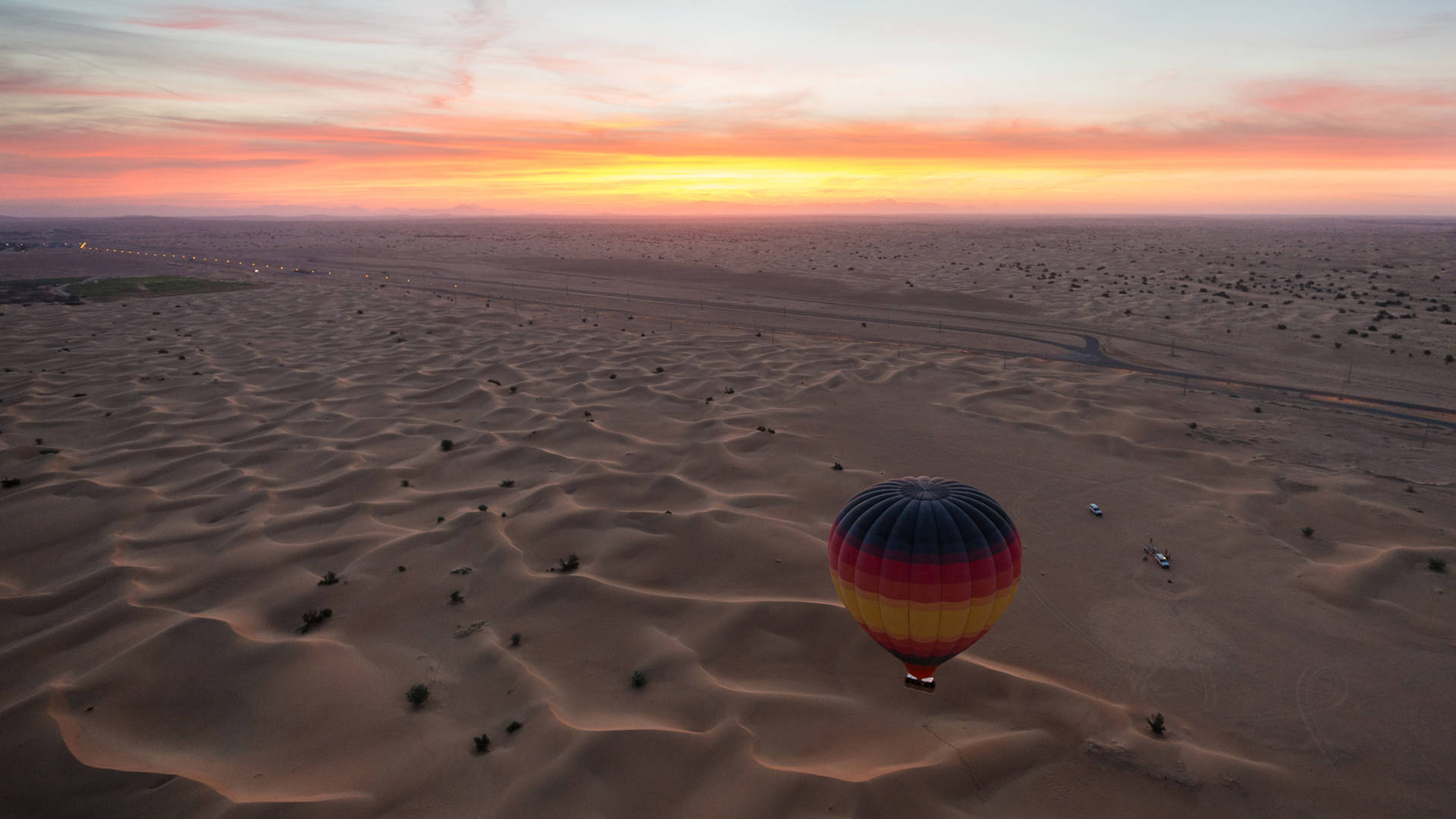 Hot air balloon over the Dubai desert