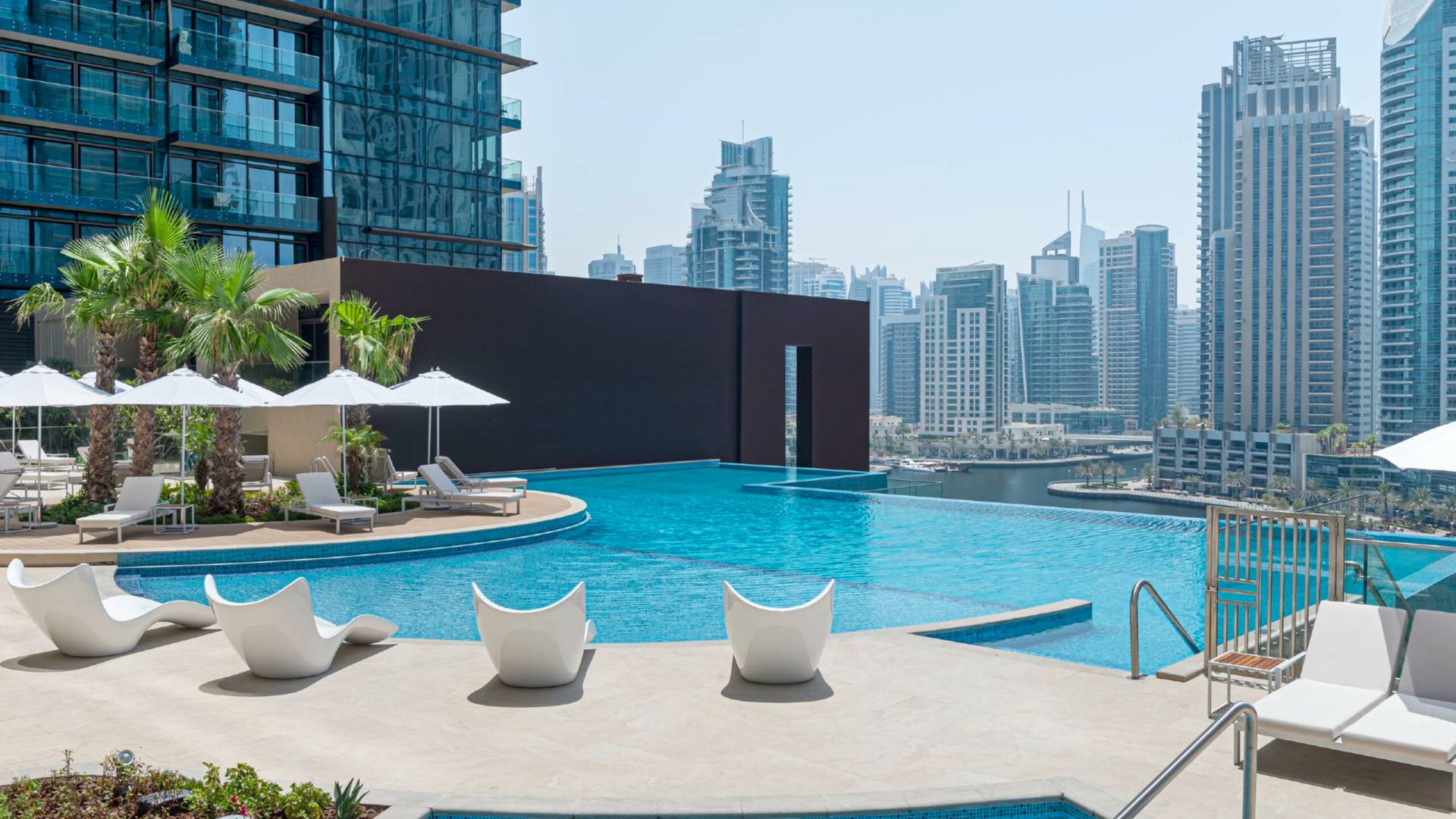 Infinity pool at Jumeirah Living Marina Gate