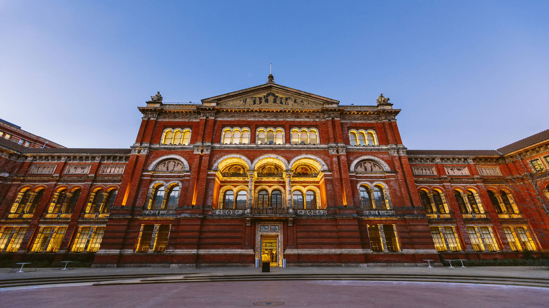 Victoria and Albert Museum London external architecture