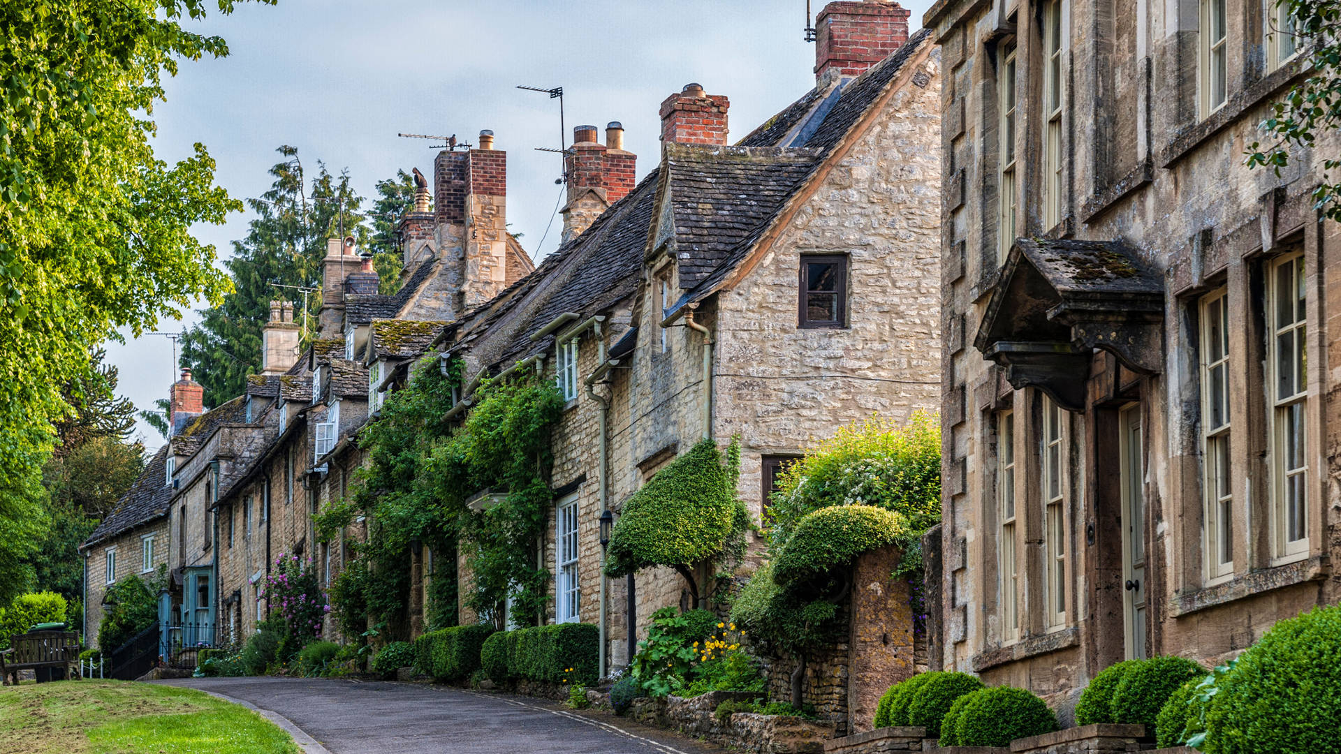 Stone cottages in Cotswolds 