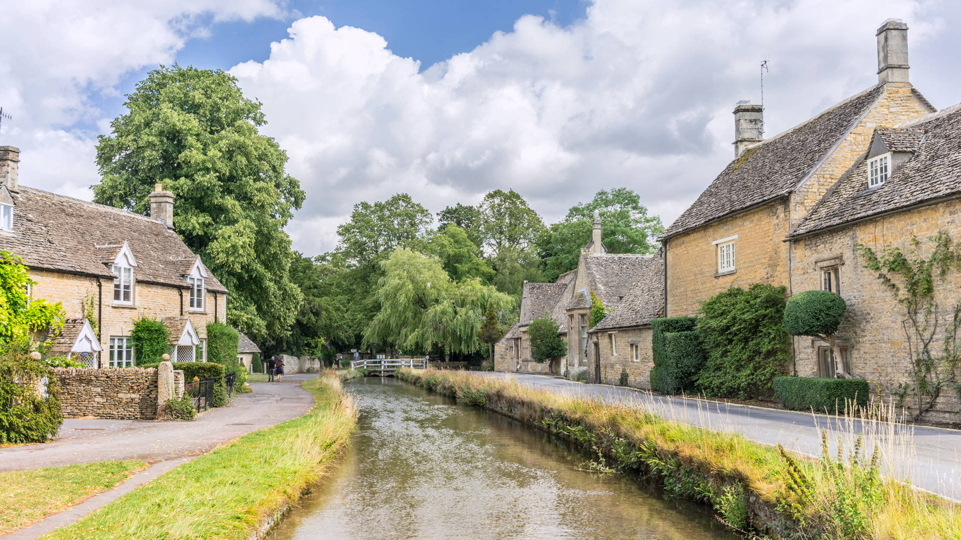 Cotswolds stone houses and river