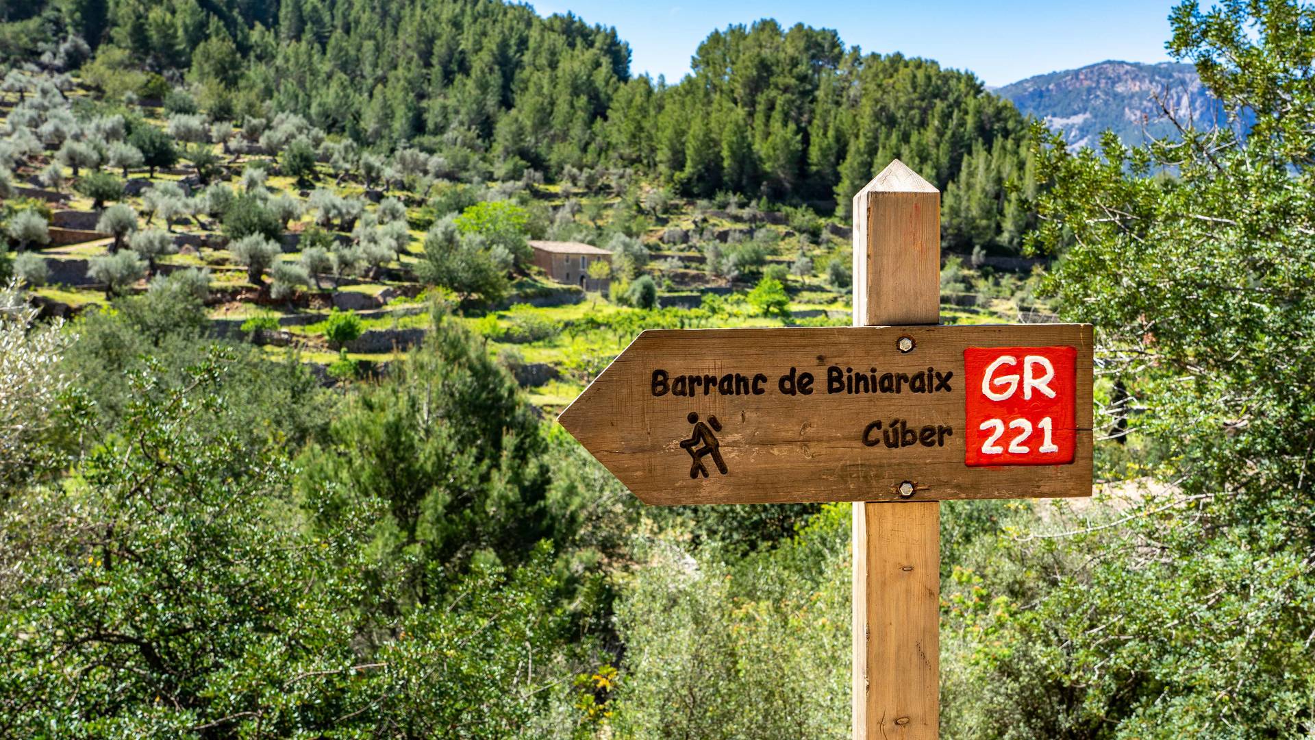 The sign up the Barranc de Biniaraix path