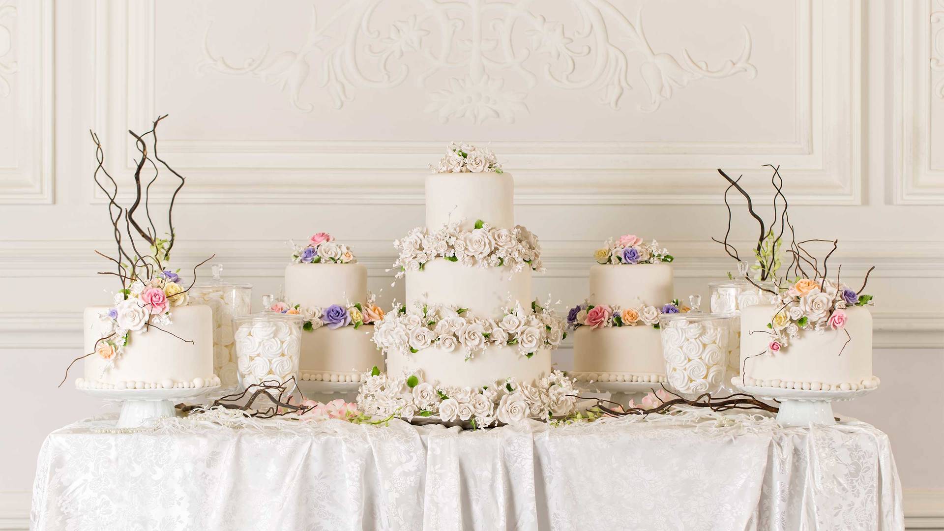 16-9_ Jumeirah-Zabeel-Saray---Wedding-Cake