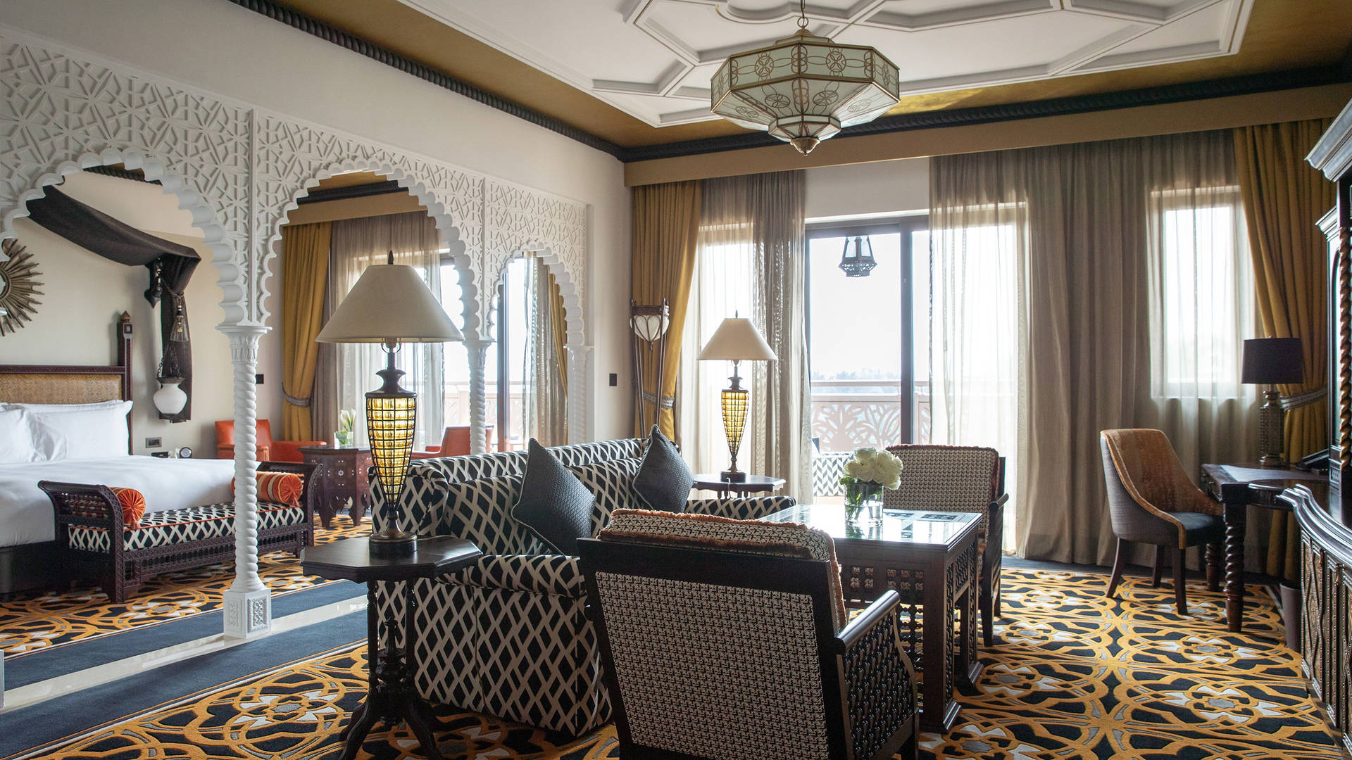 Гостиная полулюкса Junior Suite в отеле Jumeirah Al Qasr