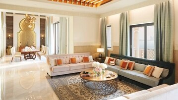Al Qasr - Royal Suite - Living Area