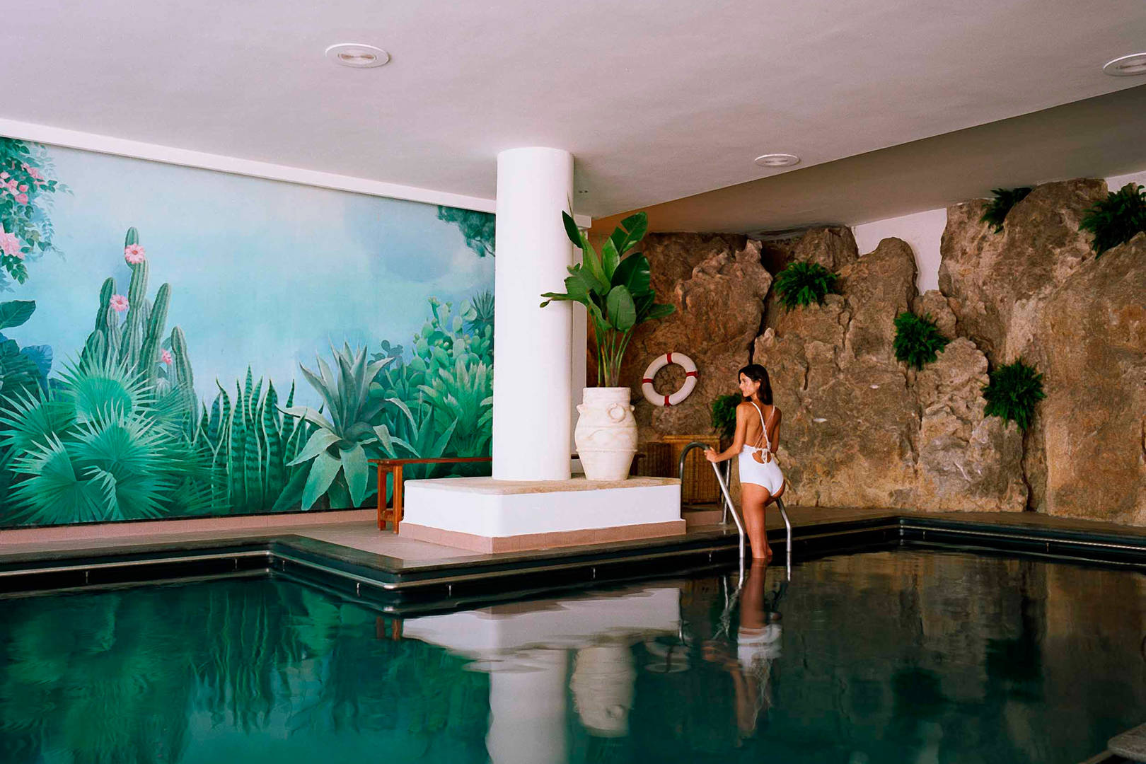 Закрытый бассейн в центре Beauty Farm в отеле Jumeirah Capri Palace