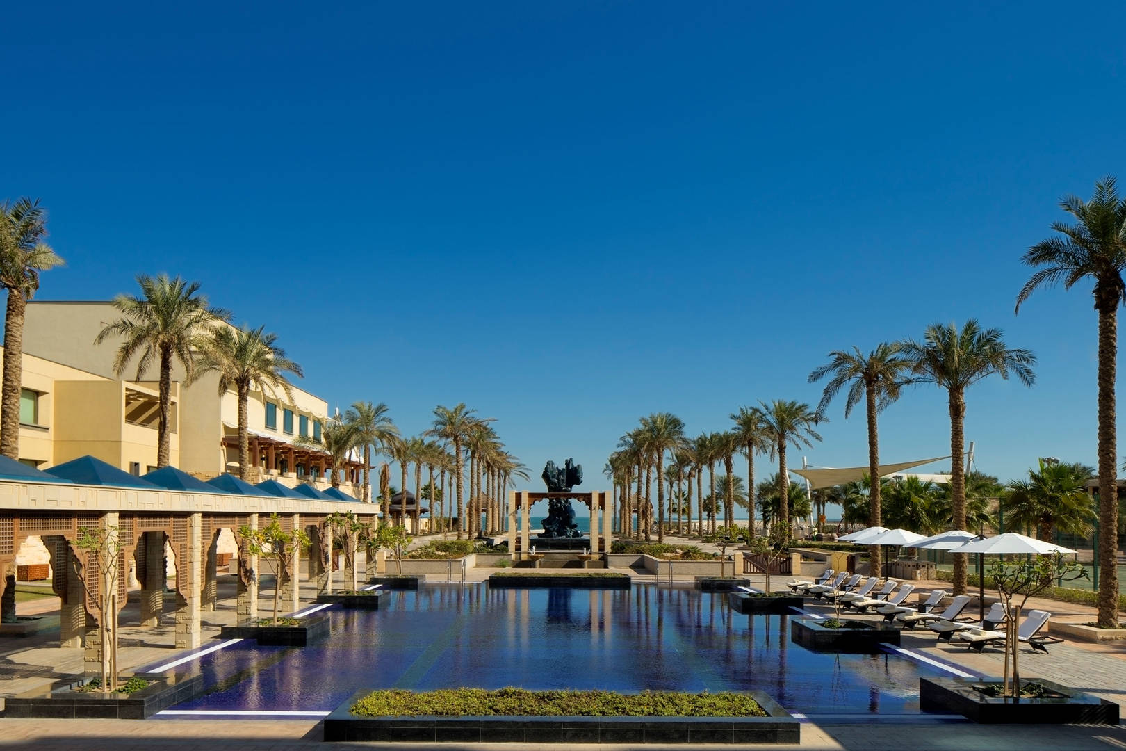 Бассейн в отеле Jumeirah Messilah Beach Hotel & Spa