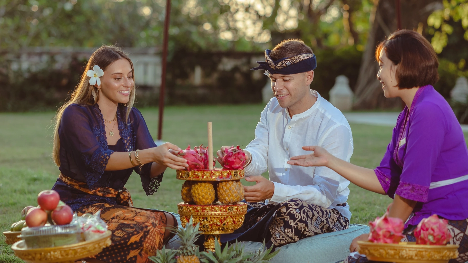 Jumeirah Bali-Island-Activity-Balinese-Gebogan-and-Canang-Sari-Making-1