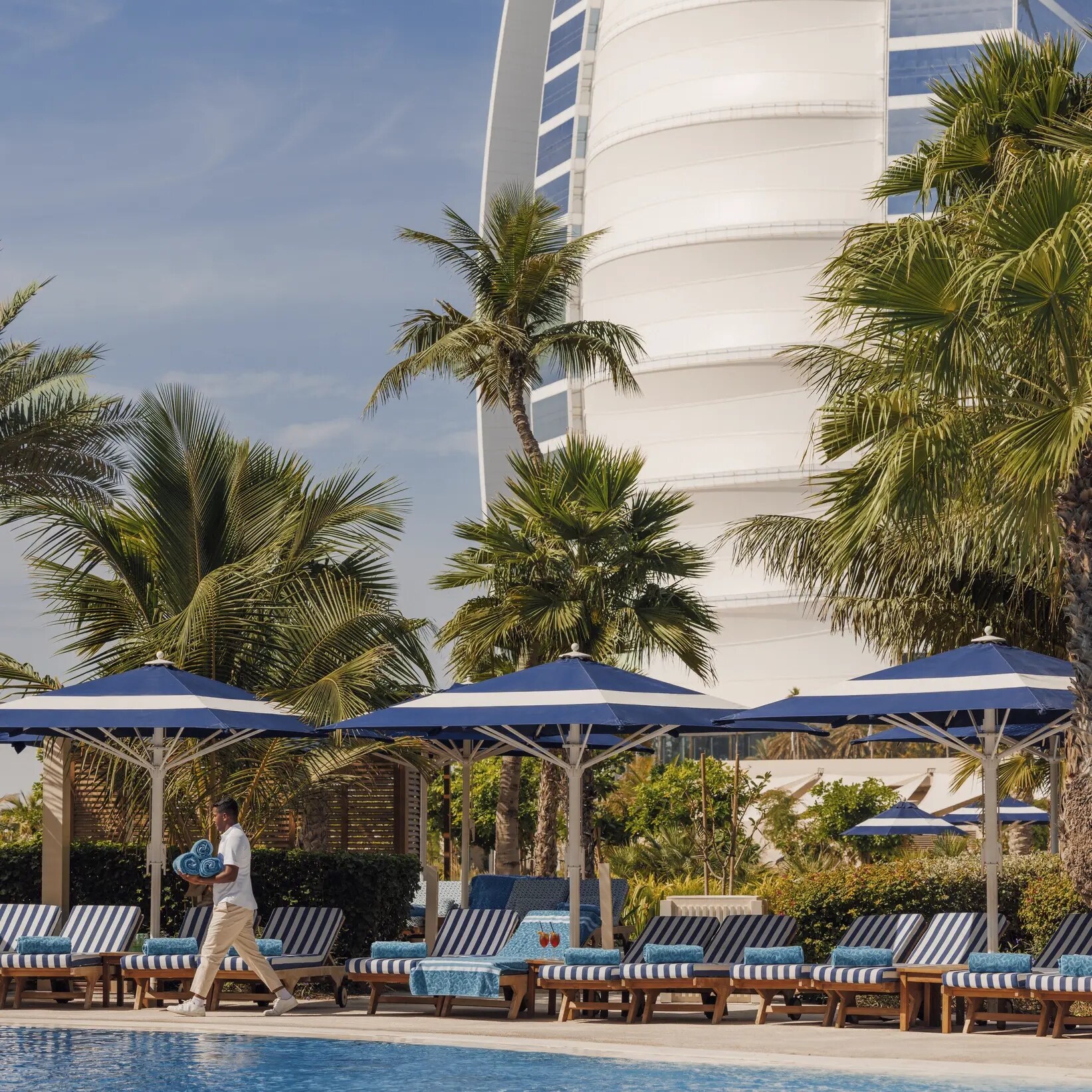 Jumeirah Beach Hotel - Facilities - Leisure Pool - Service
