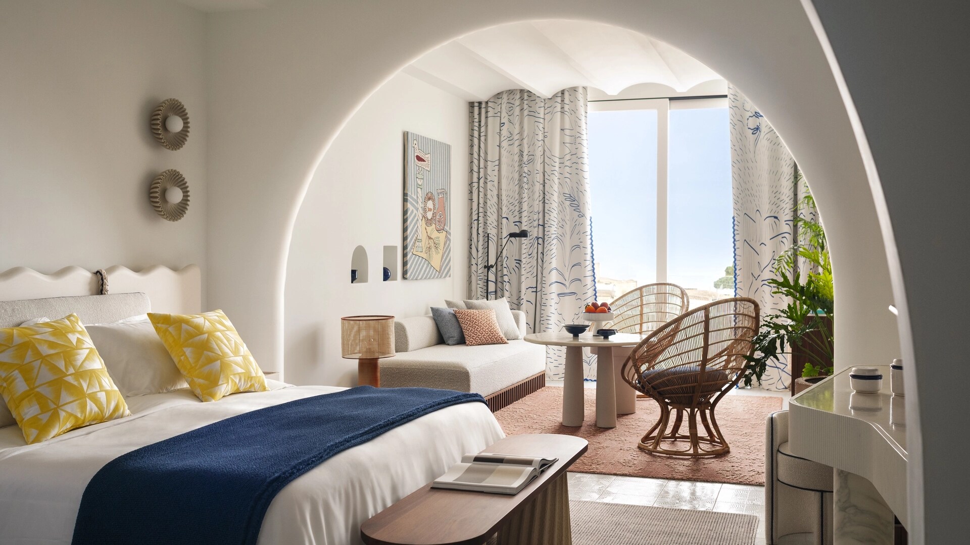 JumeirahCapriPalace_JuniorSuiteSeaView_bedroom