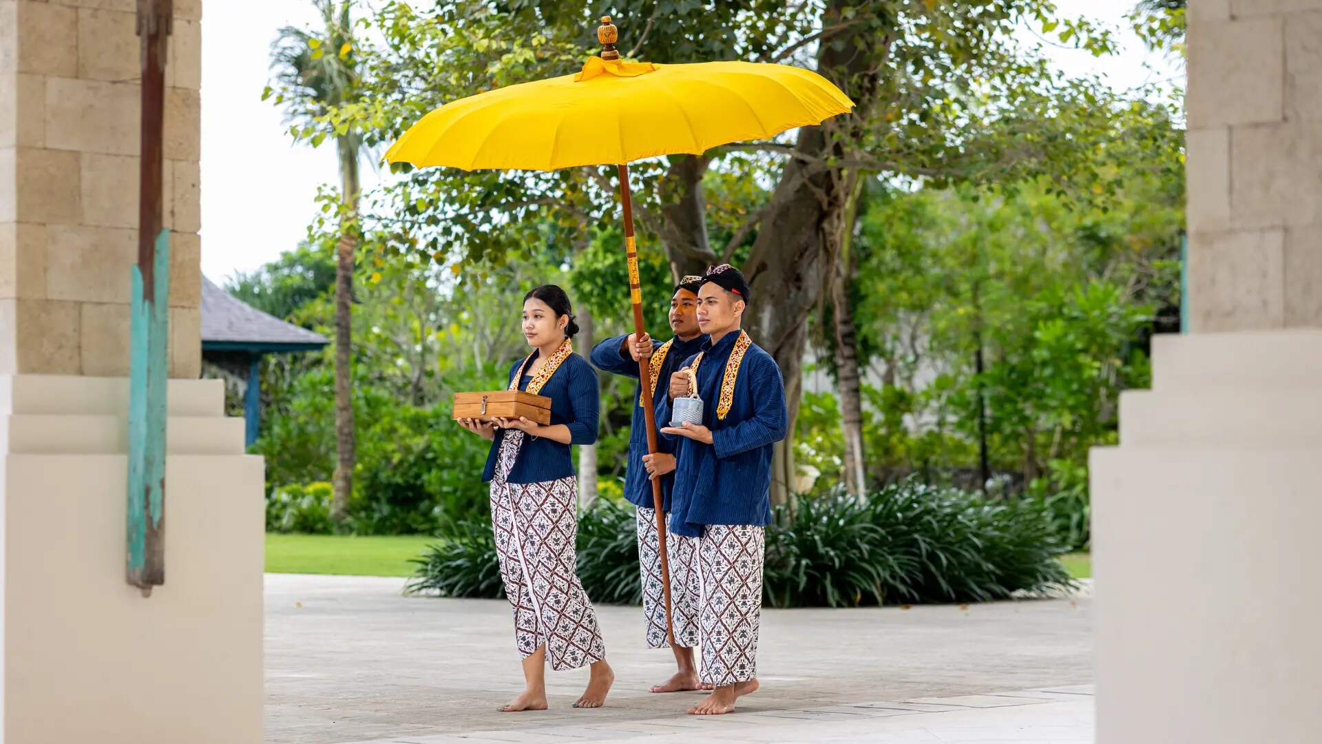 Jumeirah Bali Tea Ritual Host Parade.png