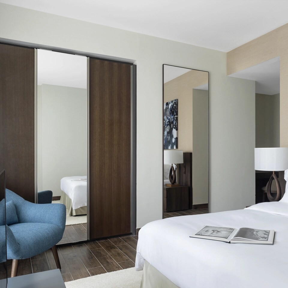 Marina Gate Premium Three Bedroom Suite Master Bedroom