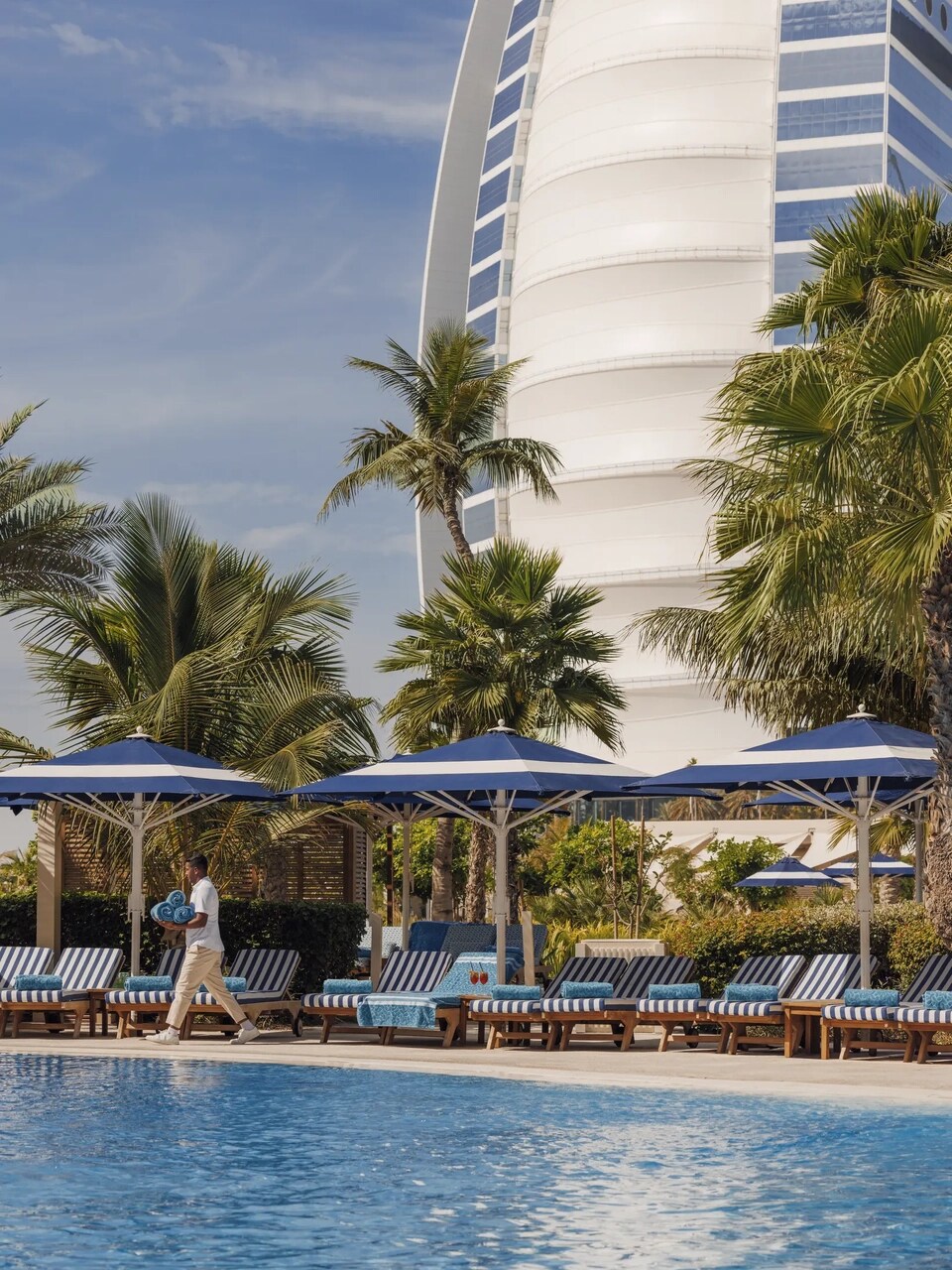 Jumeirah Beach Hotel - Facilities - Leisure Pool - Service