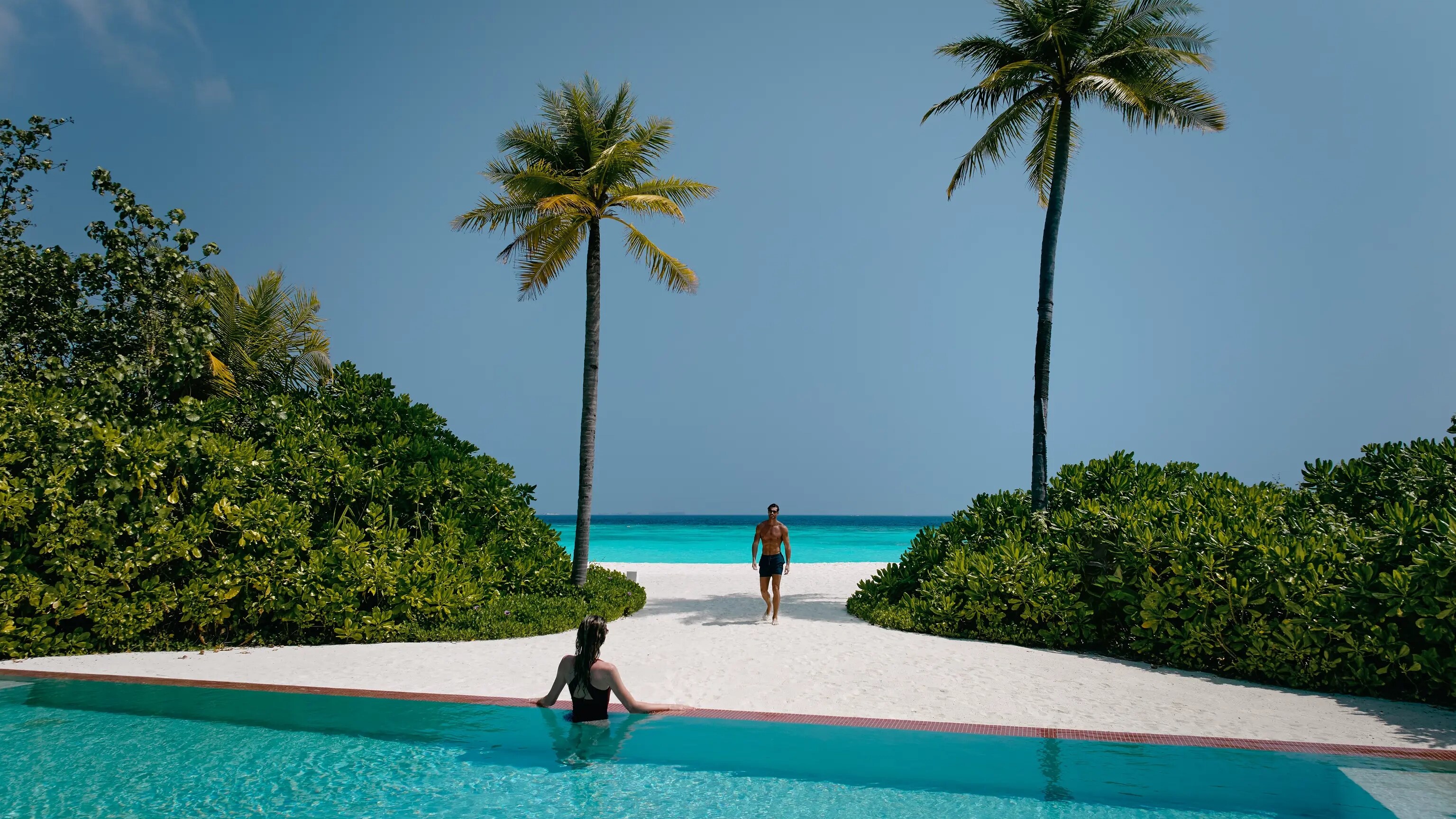 Jumeirah Olhahali Island_Guests_Drone Shot