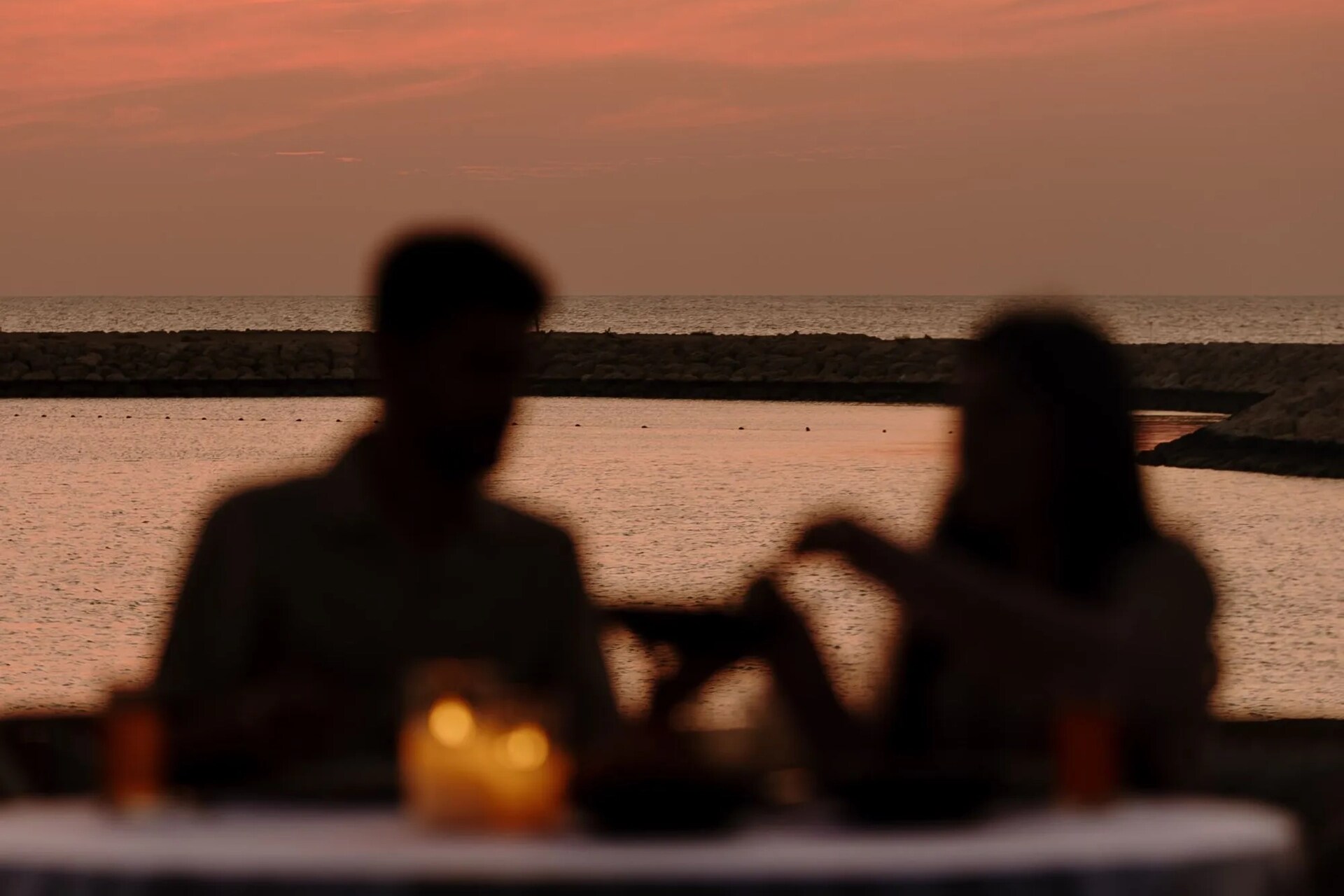 Jumeirah Gulf of Bahrain_Sunset_Couple_Beach_Ousoul