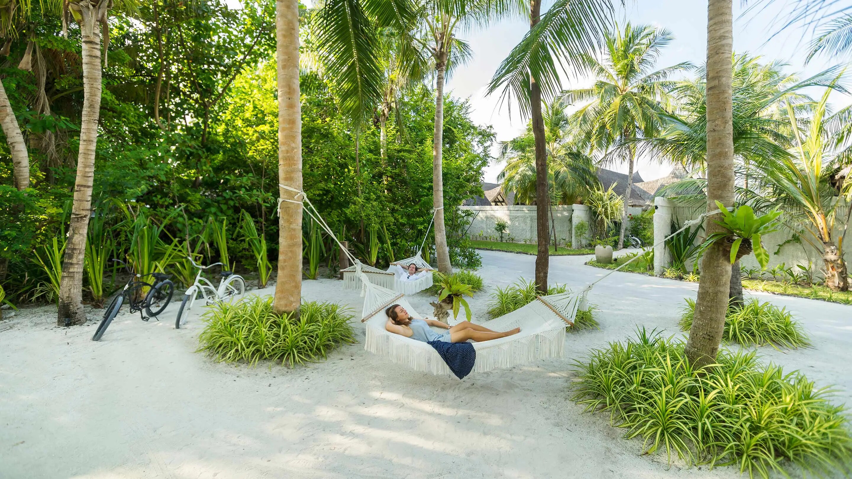 Jumeirah Vittaveli beach hammock_16-9