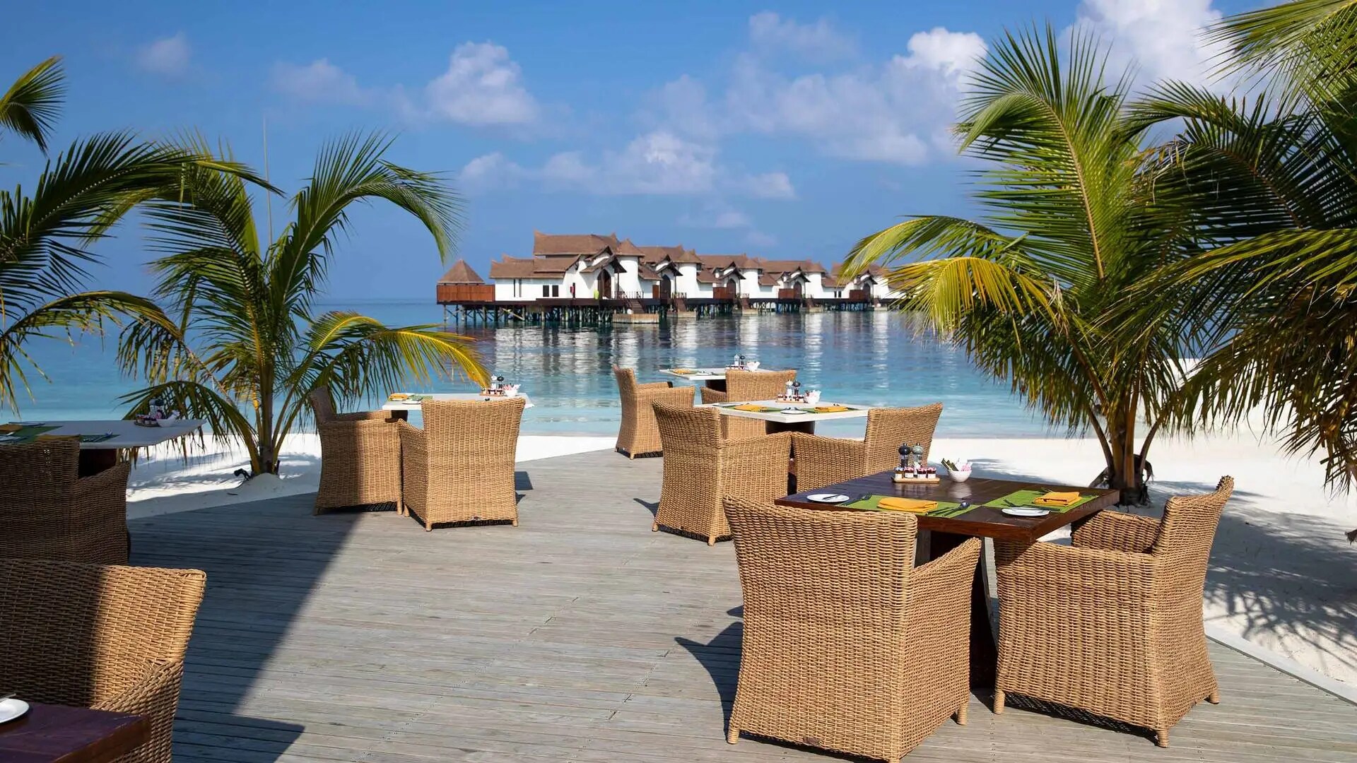 Jumeirah Vittaeli Samsra restaurant on the beach 