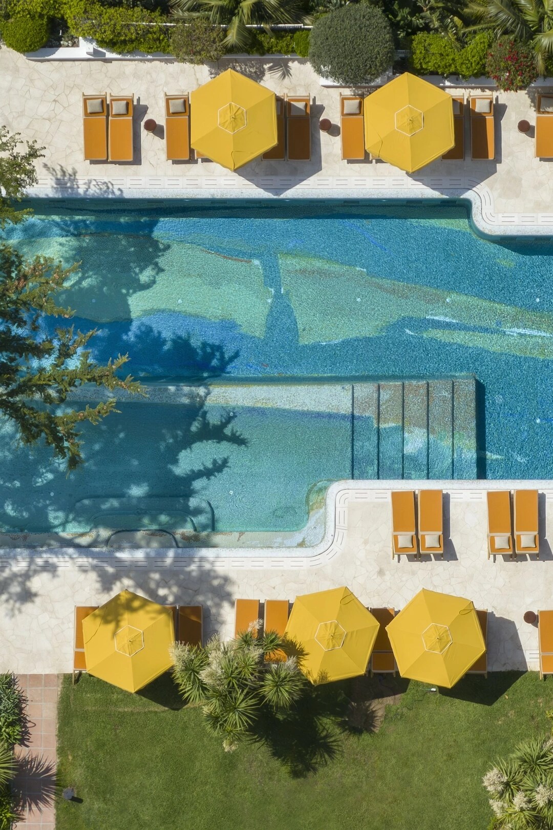 Jumeirah Capri Palace_pool area_drone shot