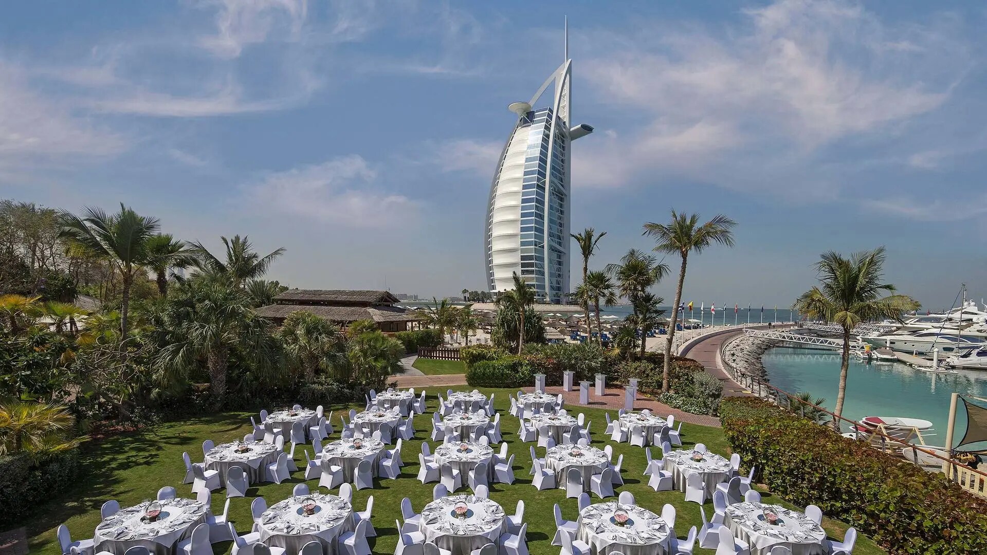 Blick auf den Sunset Garden des Jumeirah Beach Hotel