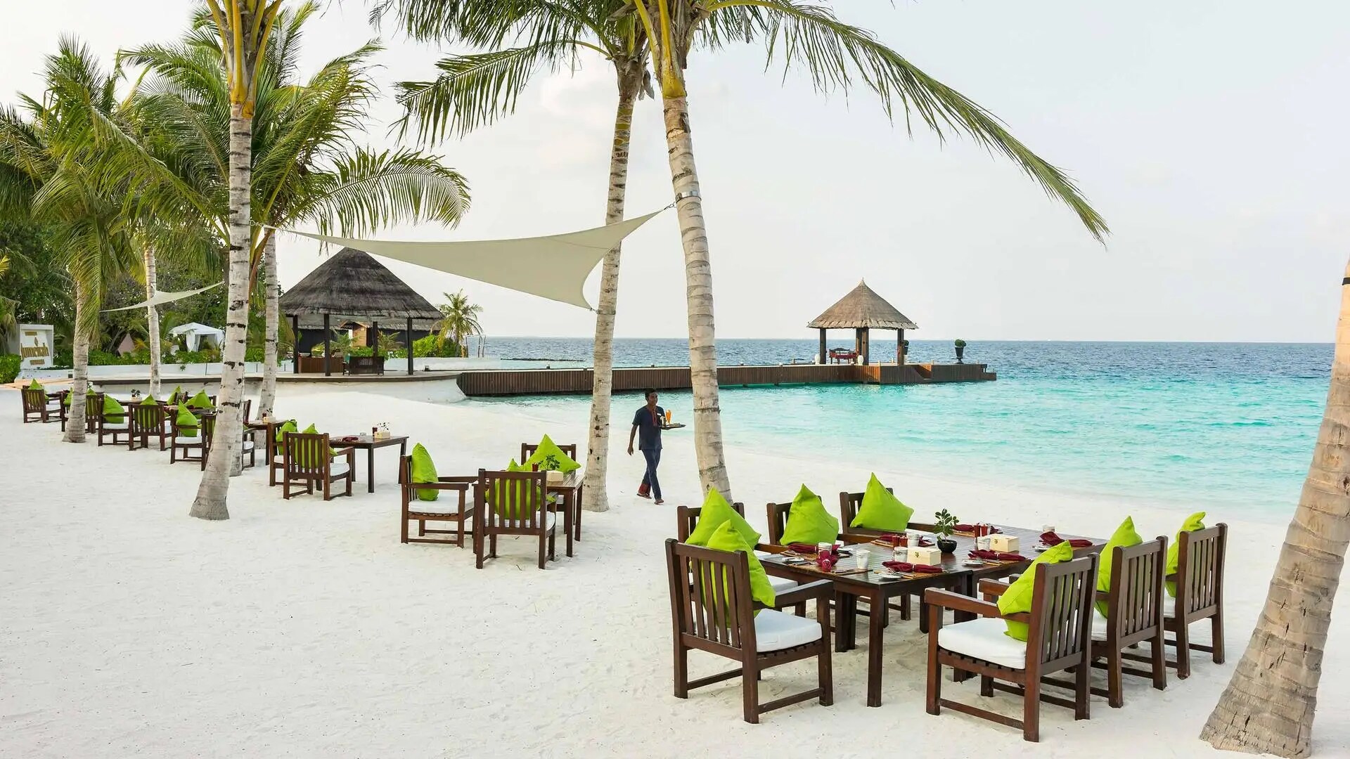 Jumeirah Vittaveli restaurant on the beach