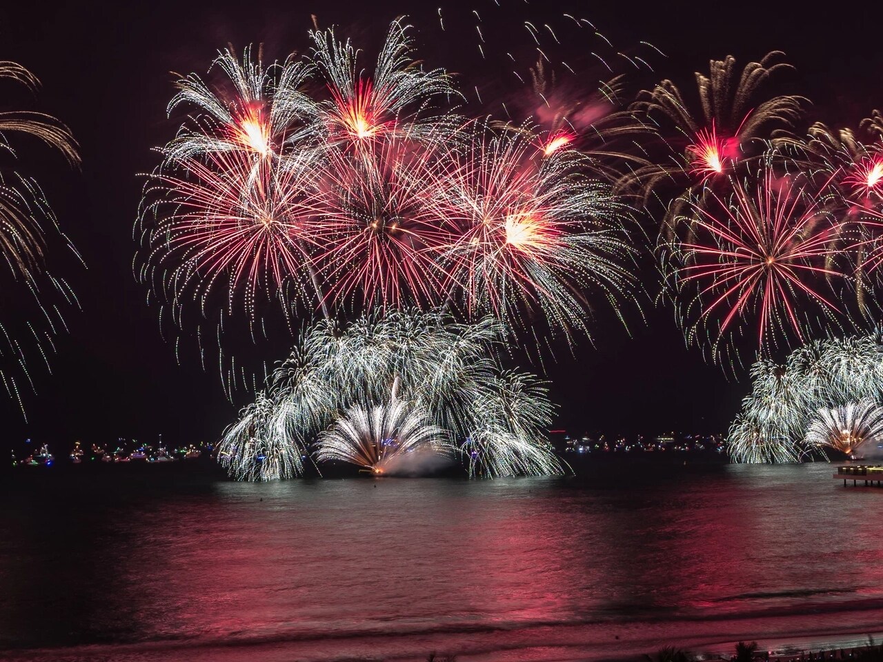 Jumeirah Al Naseem - New Years Eve - Fireworks - Dark