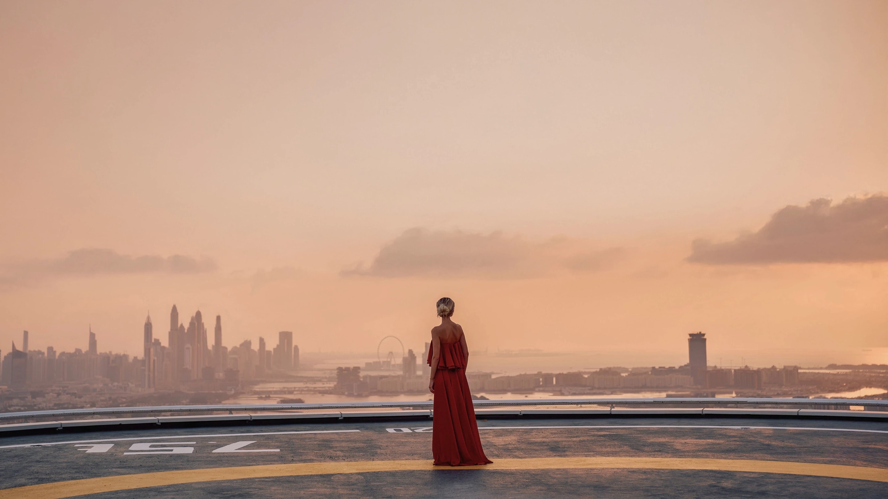 Jumeirah Burj Alarab_woman_ helicopter pad_7