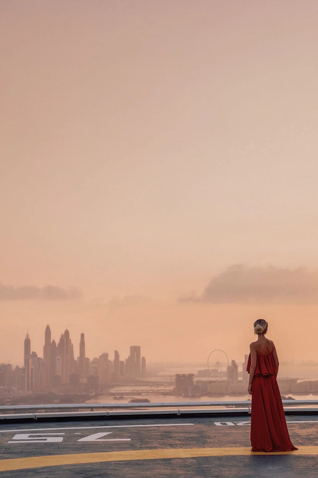 Jumeirah Burj Alarab_woman_ helicopter pad_7