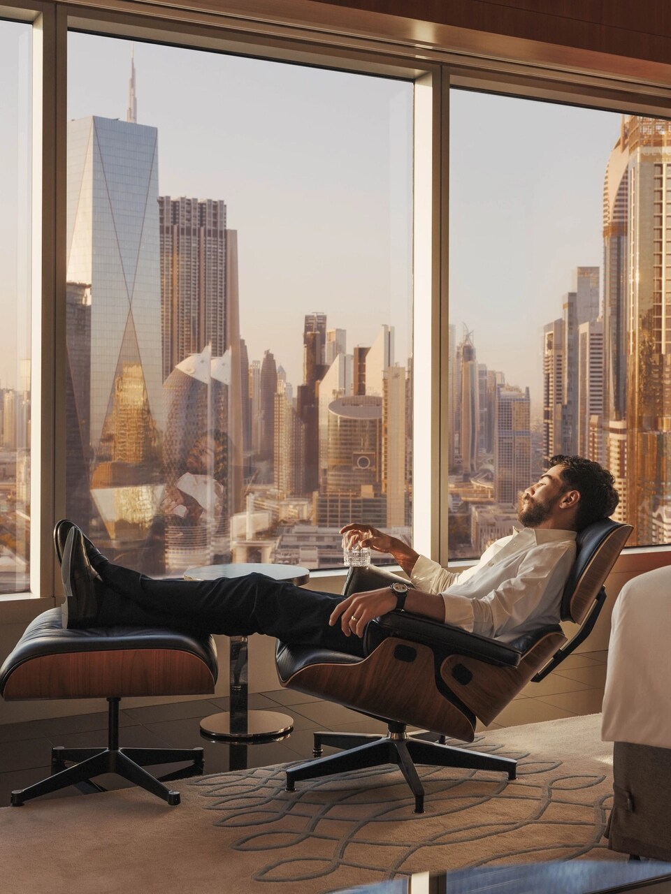 Jumeirah Emirates Towers_Premier Deluxe Room_Lifestyle_View