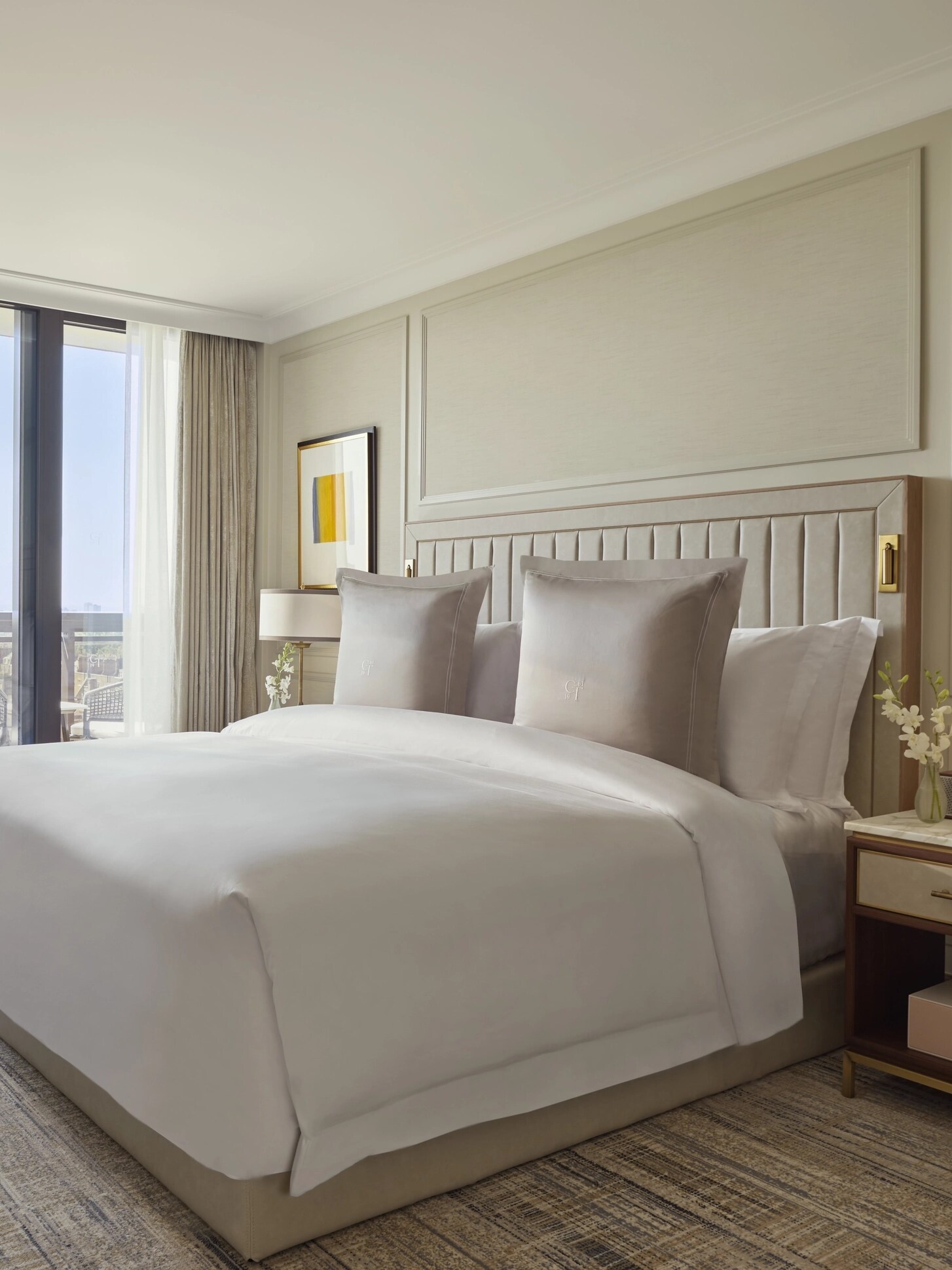 Jumeirah Carlton Tower_Rooms_Luxury Suite_Bedroom