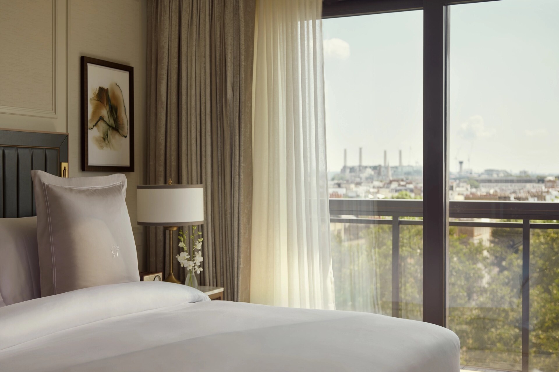 Jumeirah Carlton Tower - Rooms - Junior Suite - Room View.jpg