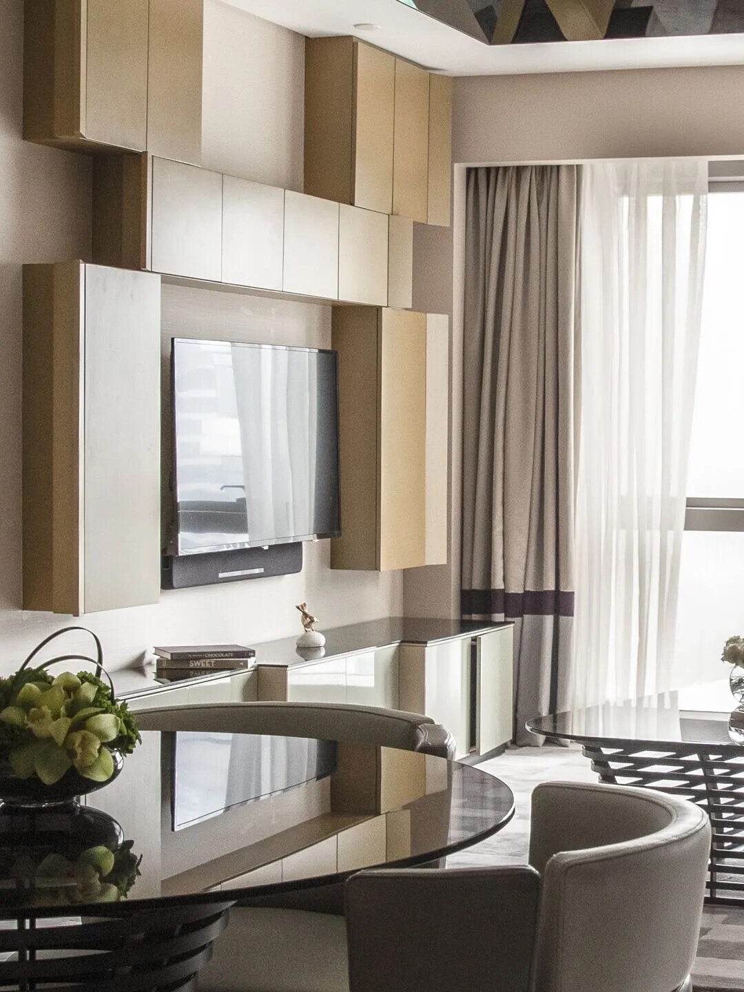 Jumeirah Living Guangzhou_Contemporary One Bedroom Suite_Living Room.jpg