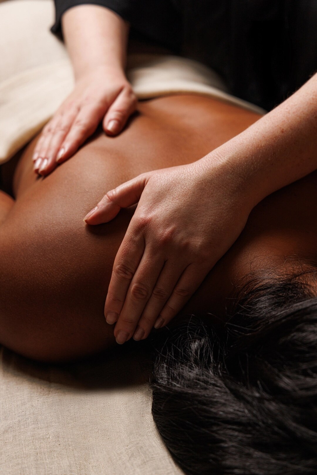 Jumeirah Carlton Tower - Wellness - GROUND - Grounding Ritual - Back Massage
