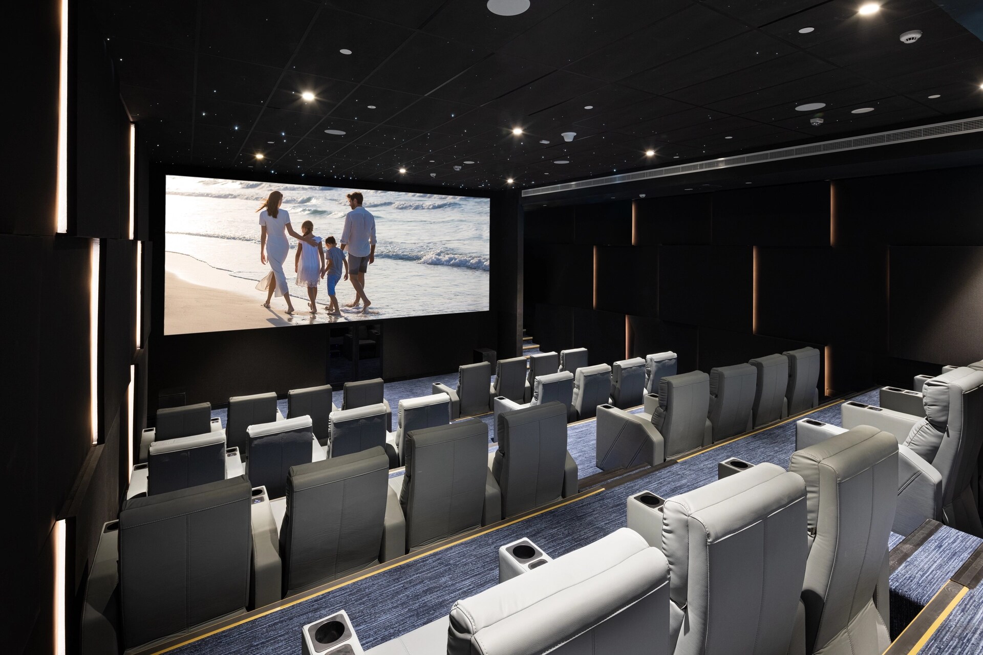 Jumeirah Gulf of Bahrain Resort & Spa - Cinema - Screen