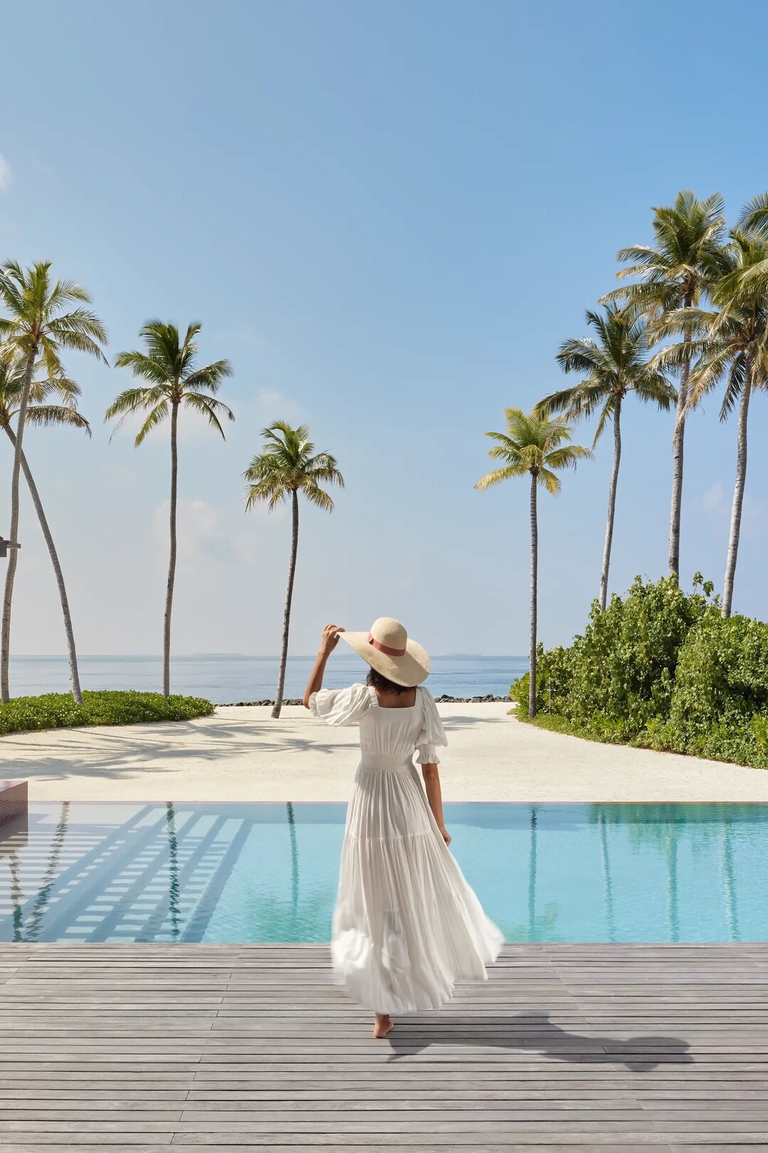 Jumeirah Maldives - Miri - Three Bedroom Beach Retreat - Lady Walking Near Pool 3