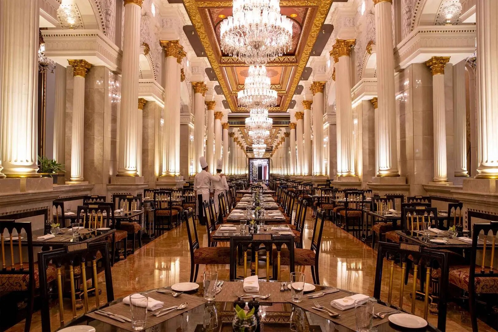6-4_Jumeirah-Zabeel-Saray---Service---Restaurant---Imperium---Chef-01