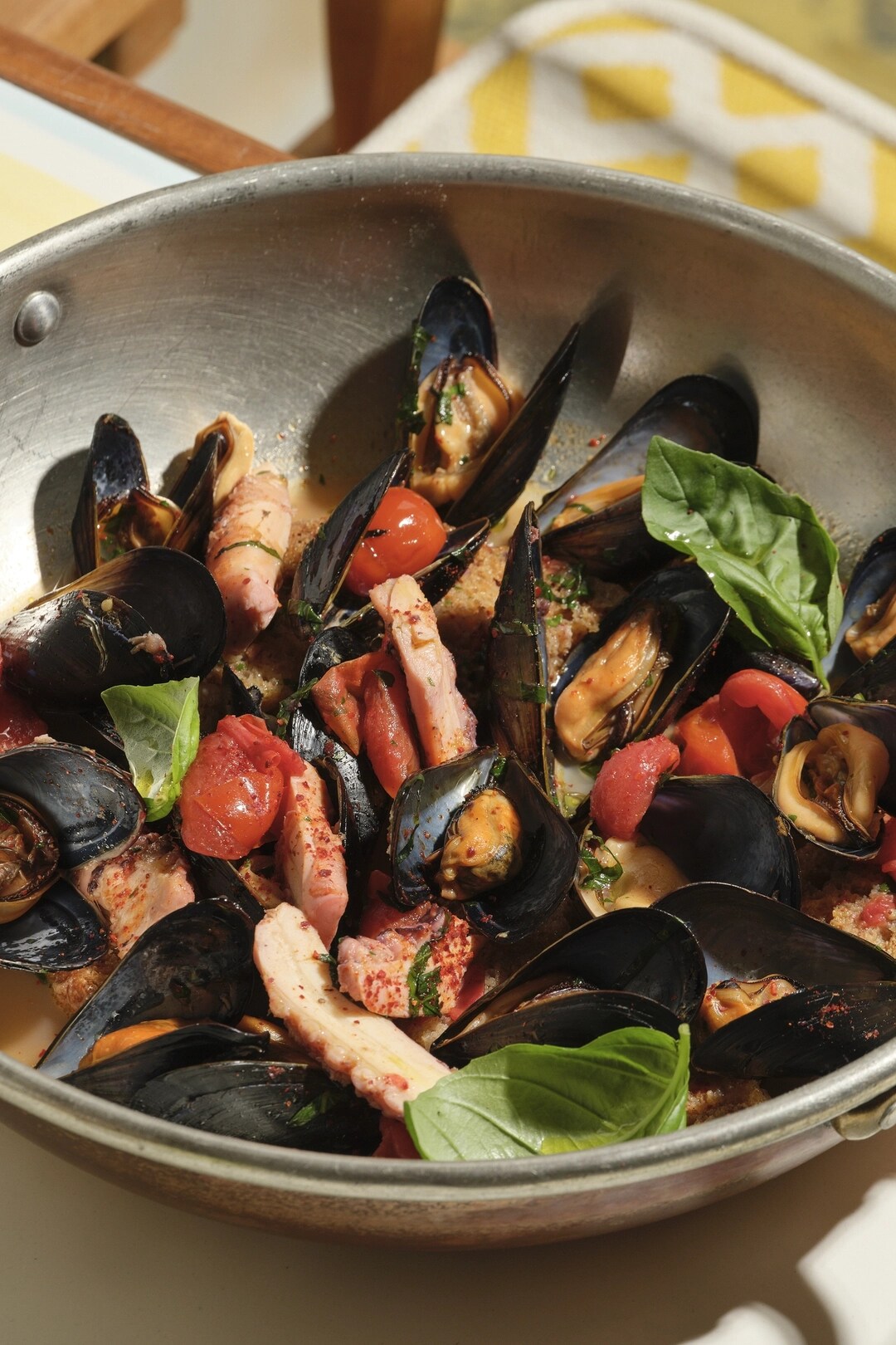Jumeirah Capri Palace_aMaReCapri restaurant_ dish_ mussels (2).jpg