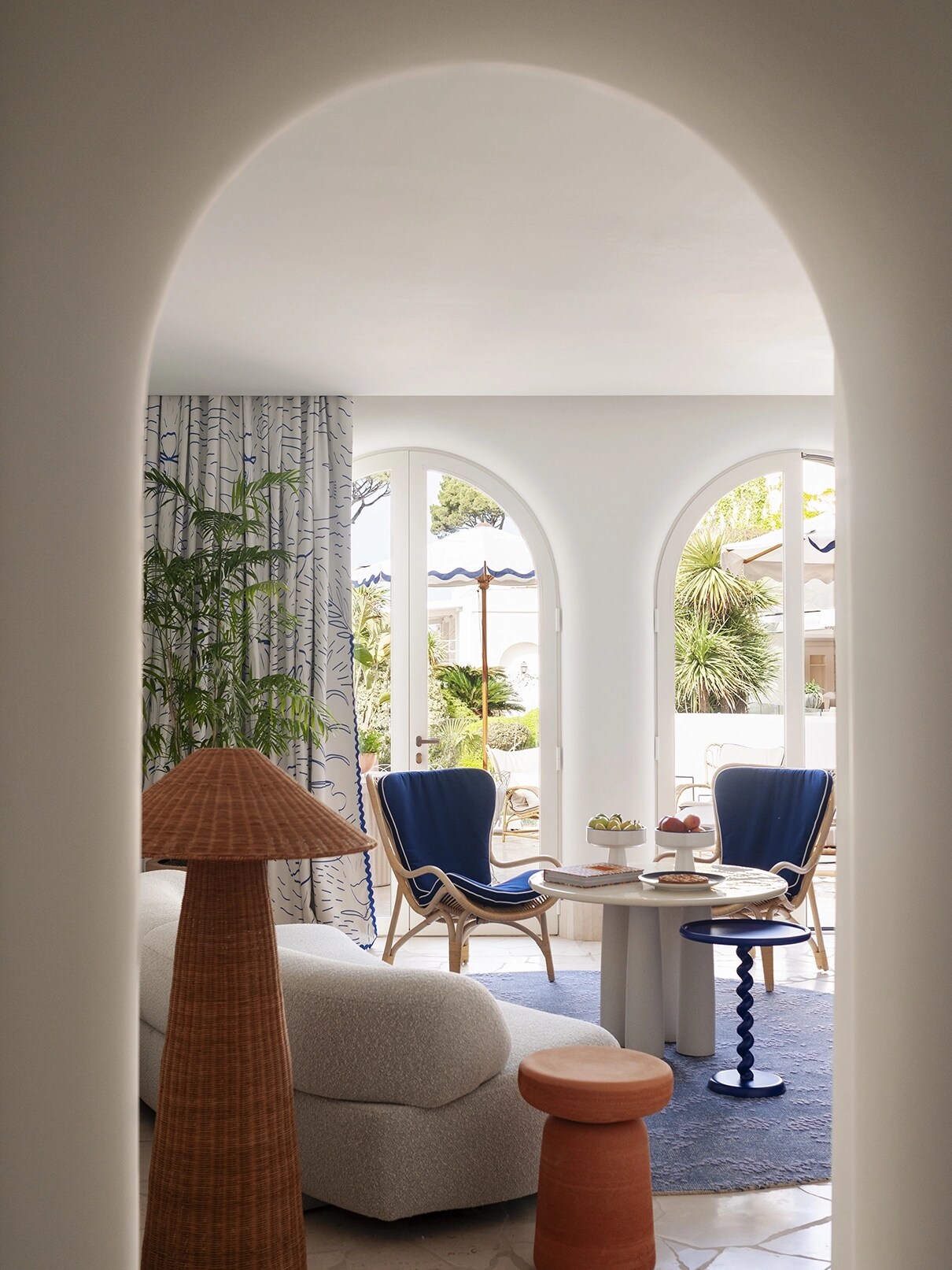 Jumeirah Capri Palace_Suite Terrace Pool Side_living room