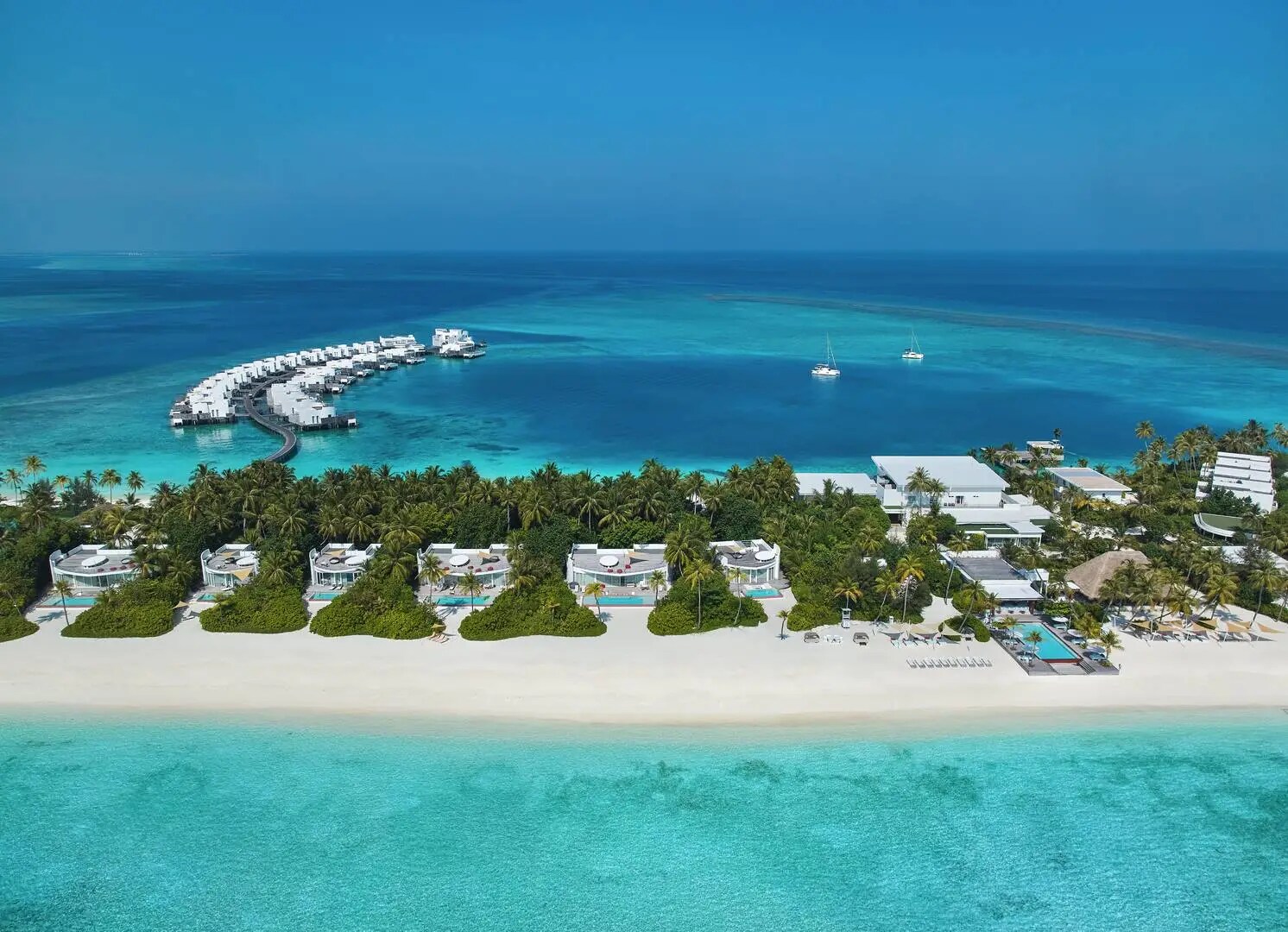 High_resolution_300dpiJumeirah Maldives Olhahali Island   Aerial  Beach Villas