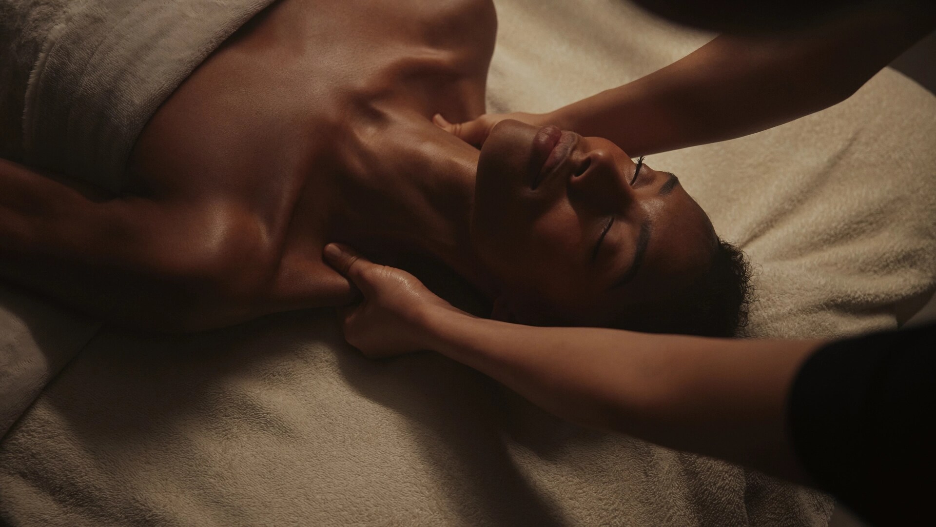 Jumeirah Carlton Tower - Wellness - Lifestyle - Massage