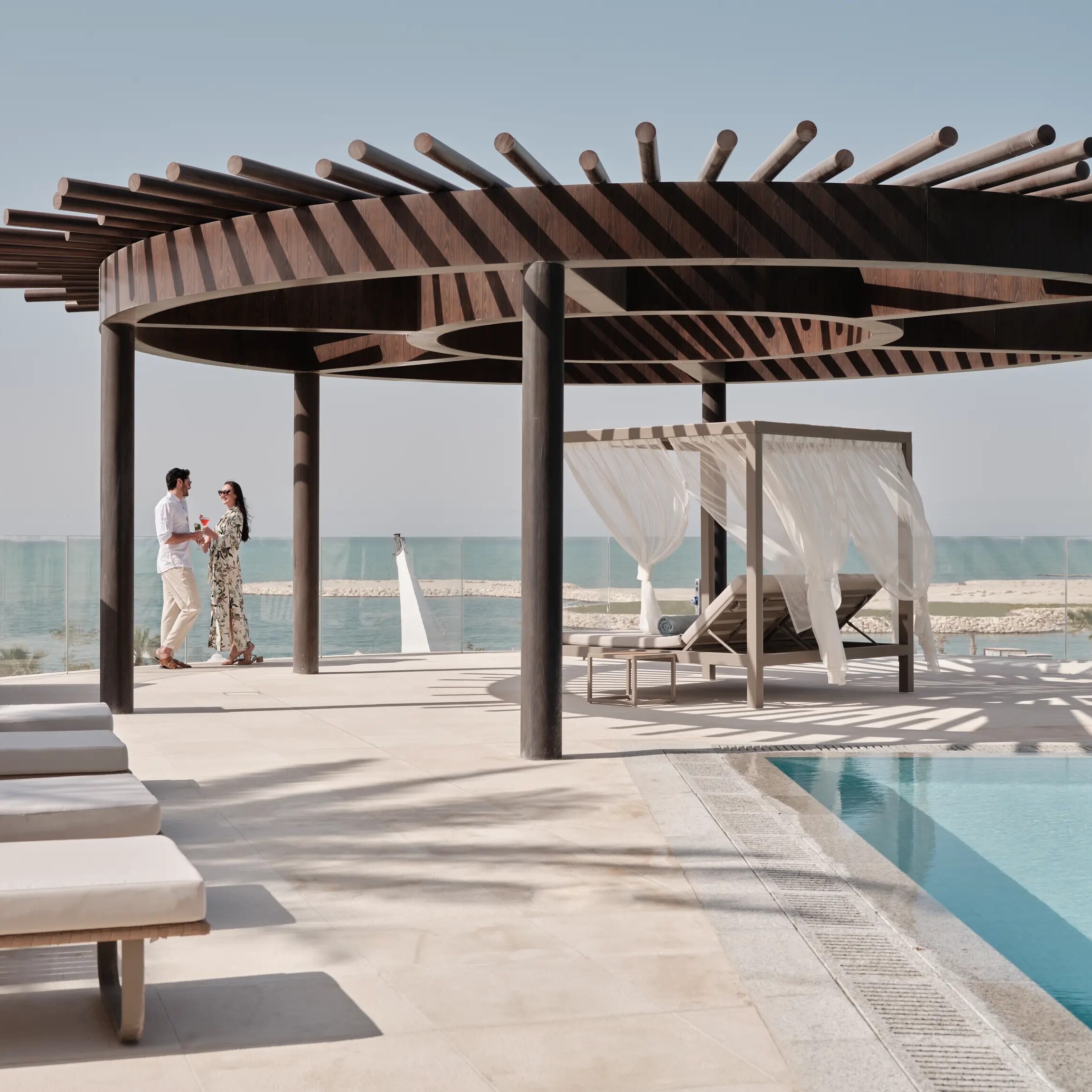 Jumeirah Gulf of Bahrain_ infinity pool_Lifestyle