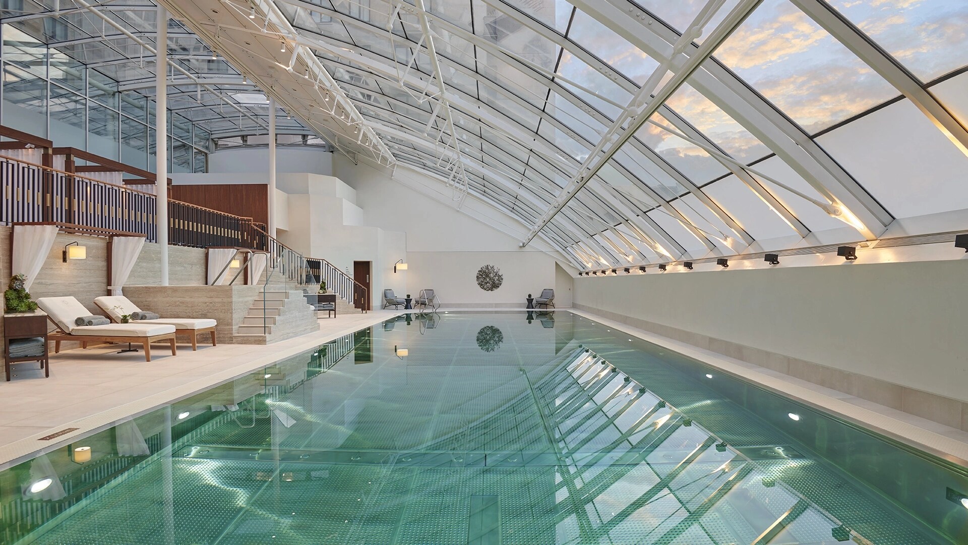 The Carlton Tower Jumeirah Swimming Pool