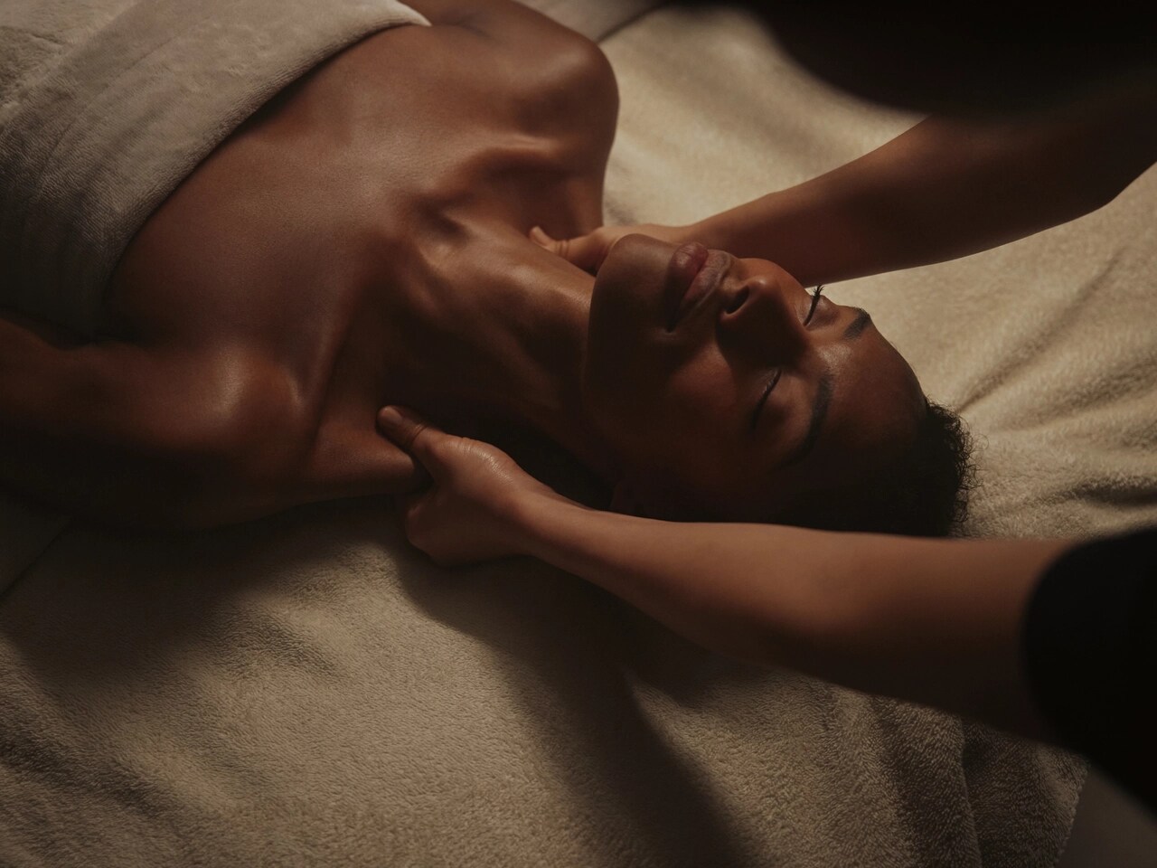 Jumeirah Carlton Tower - Wellness - Lifestyle - Massage