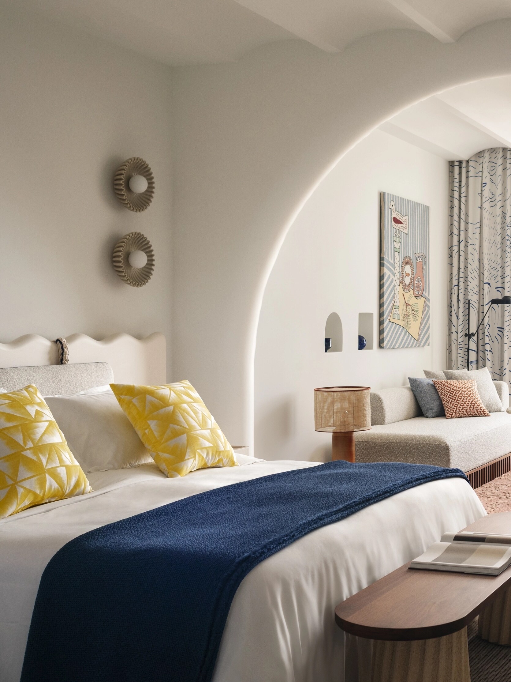 JumeirahCapriPalace_JuniorSuiteSeaView_bedroom