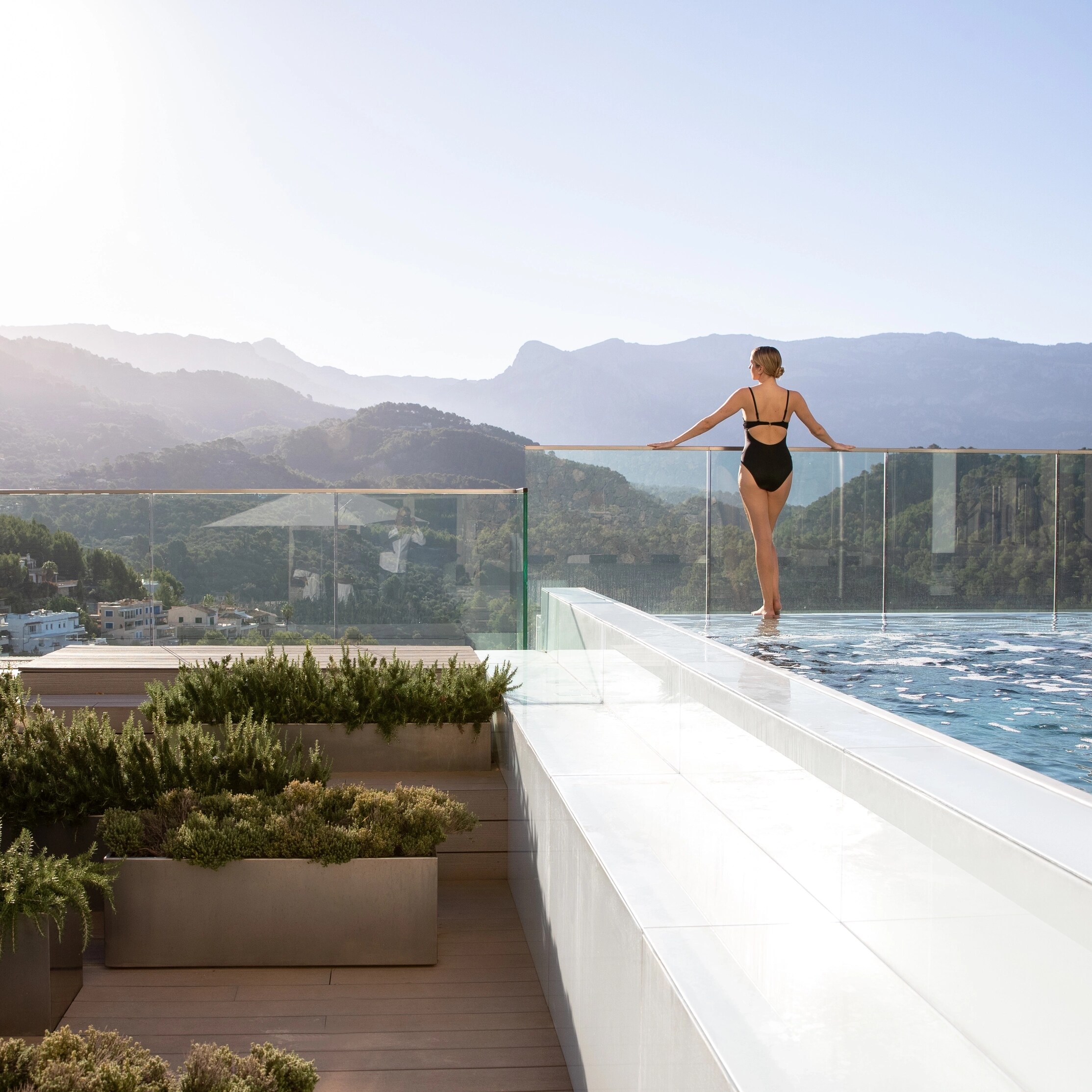 Jumeirah-Port-Soller-Spa-Wellness-Hydro-Pool-Health-Tramuntana-Mountain-View-Bush-Green-Nature-Model-Lifestyle