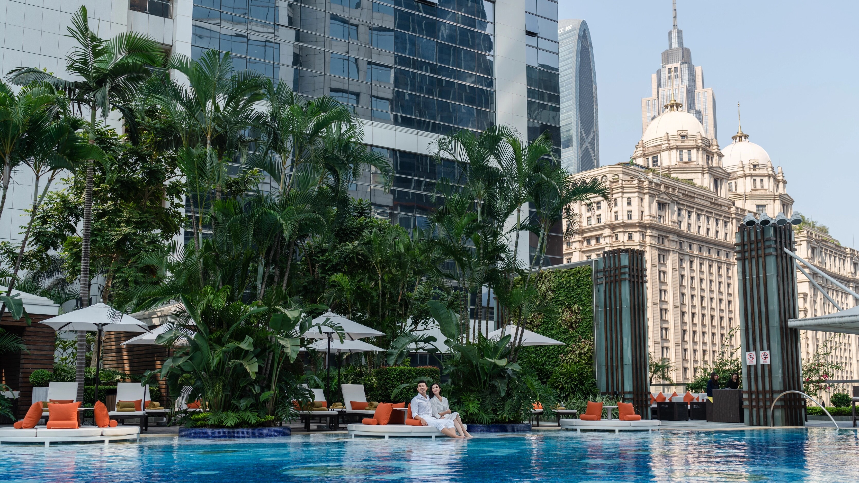 Jumeirah Guangzhou - Outdoor Swimming Pool 1-  Lifestyle-This image presents the leisure vacation scenario at outdoor swimming poo